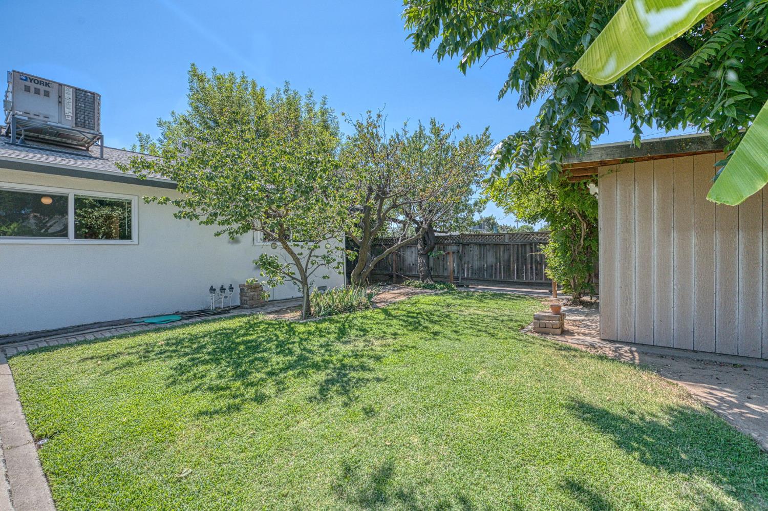 593 W Pico, Clovis, CA 93612