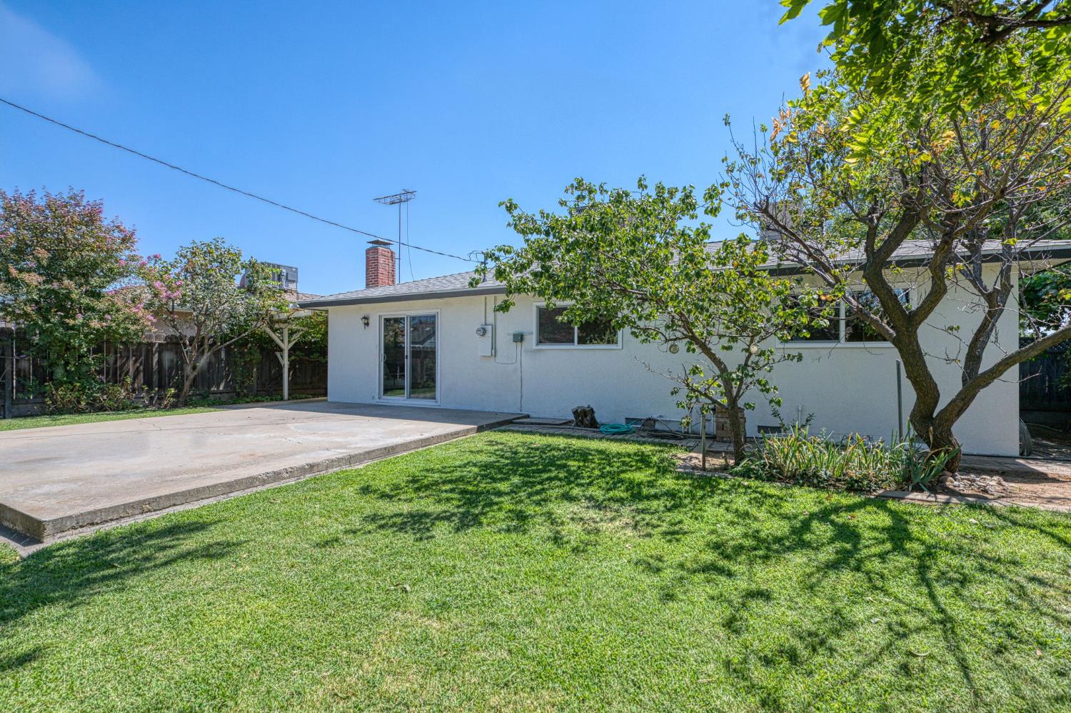593 W Pico, Clovis, CA 93612