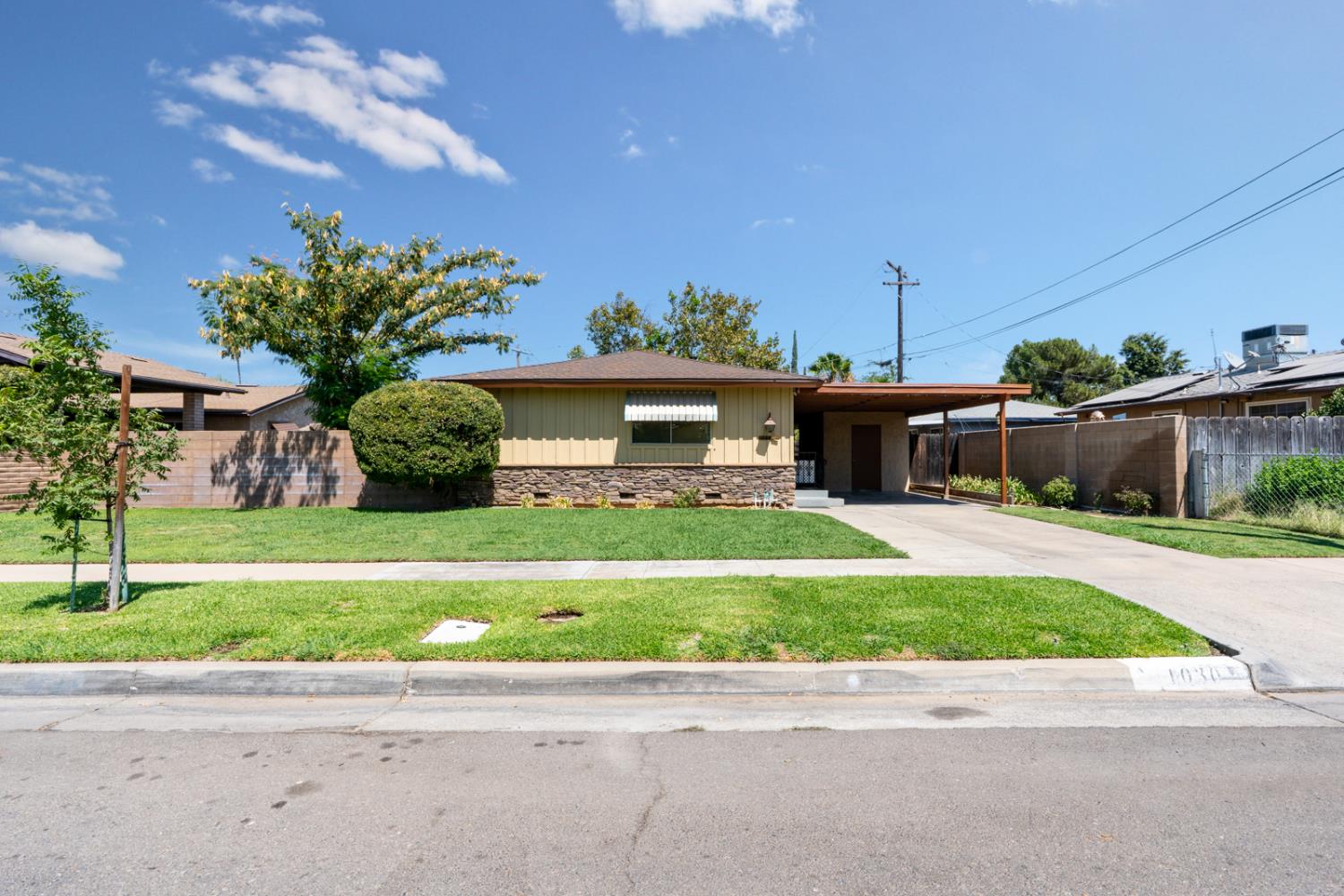 1030 W Swift Ave, Fresno, CA 93705