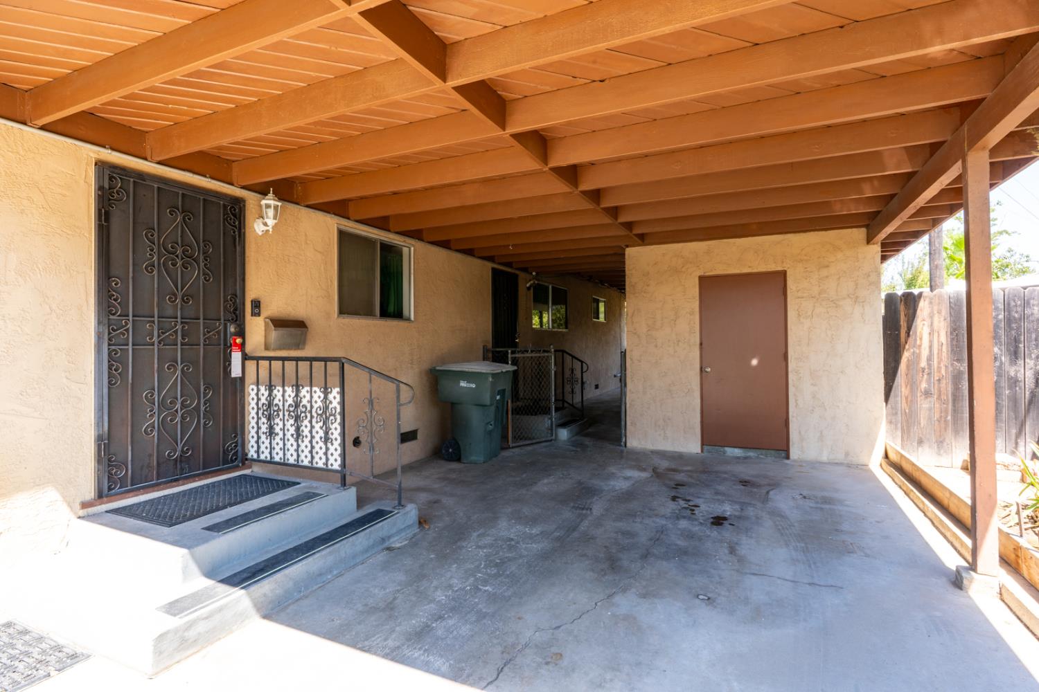 1030 W Swift Ave, Fresno, CA 93705