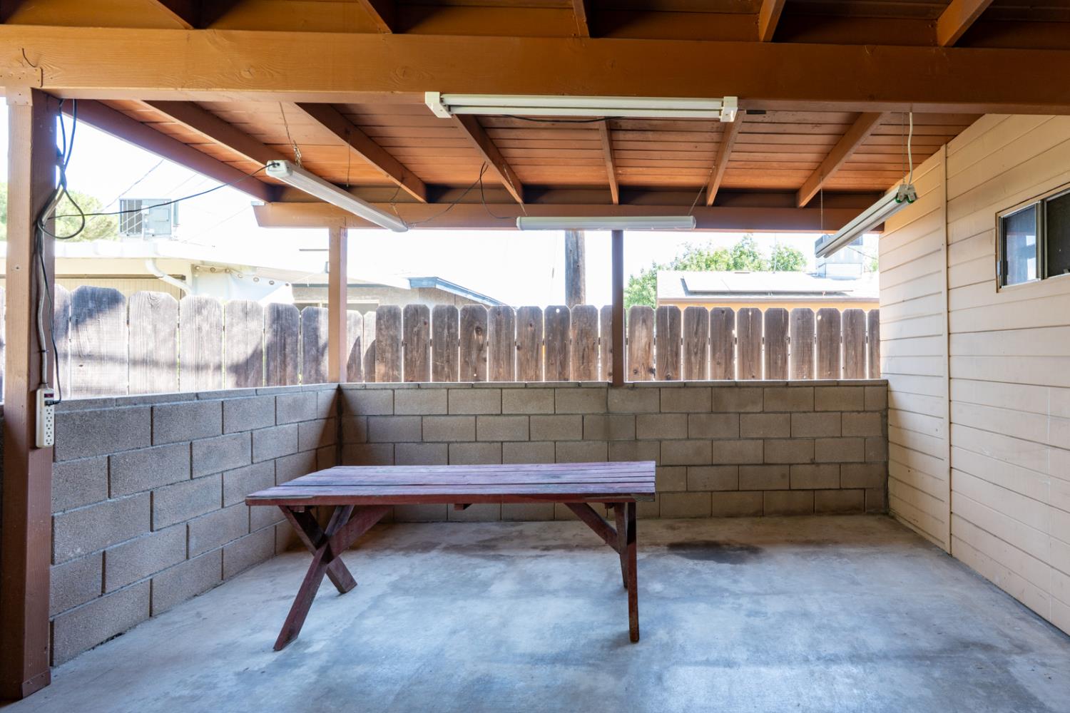 1030 W Swift Ave, Fresno, CA 93705