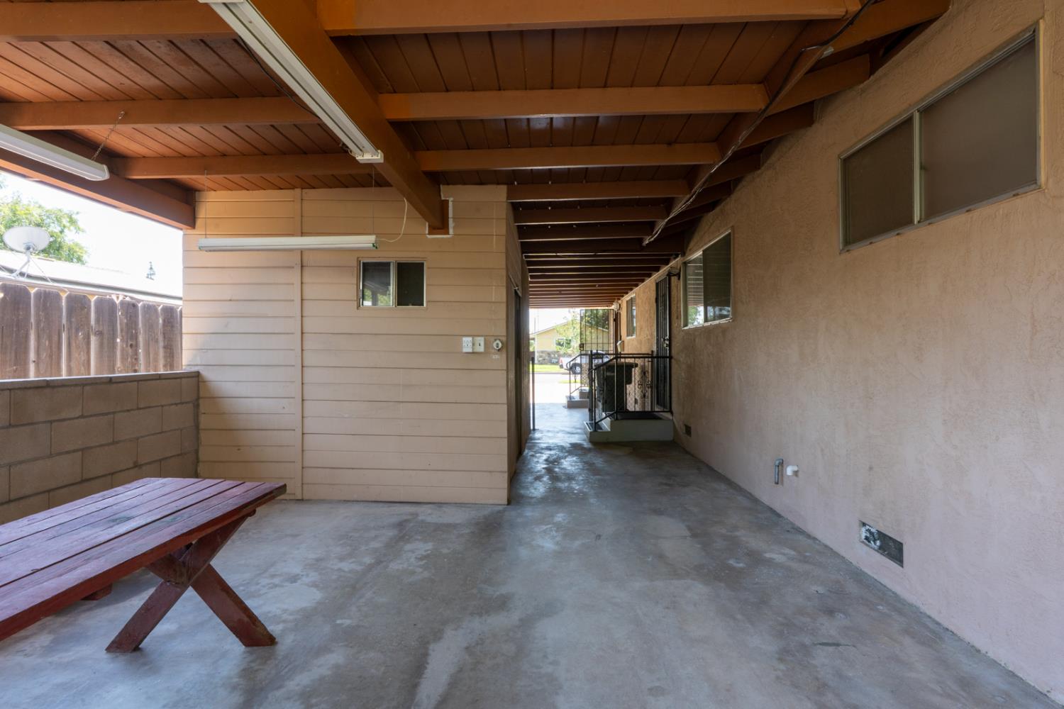 1030 W Swift Ave, Fresno, CA 93705