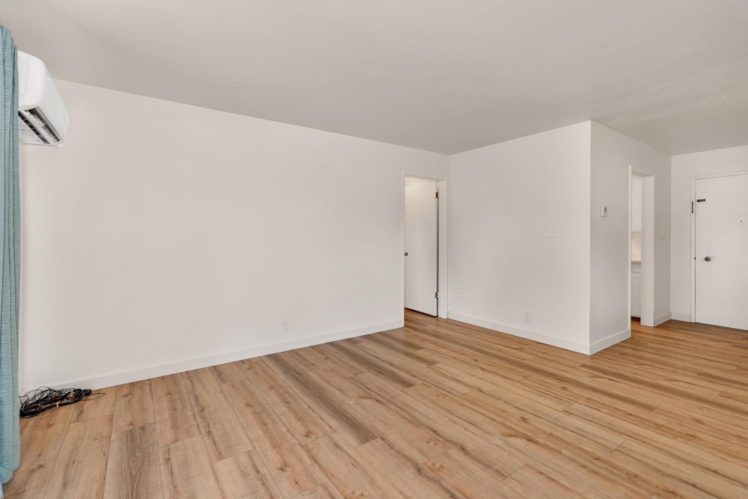 1030 W Swift Ave, Fresno, CA 93705