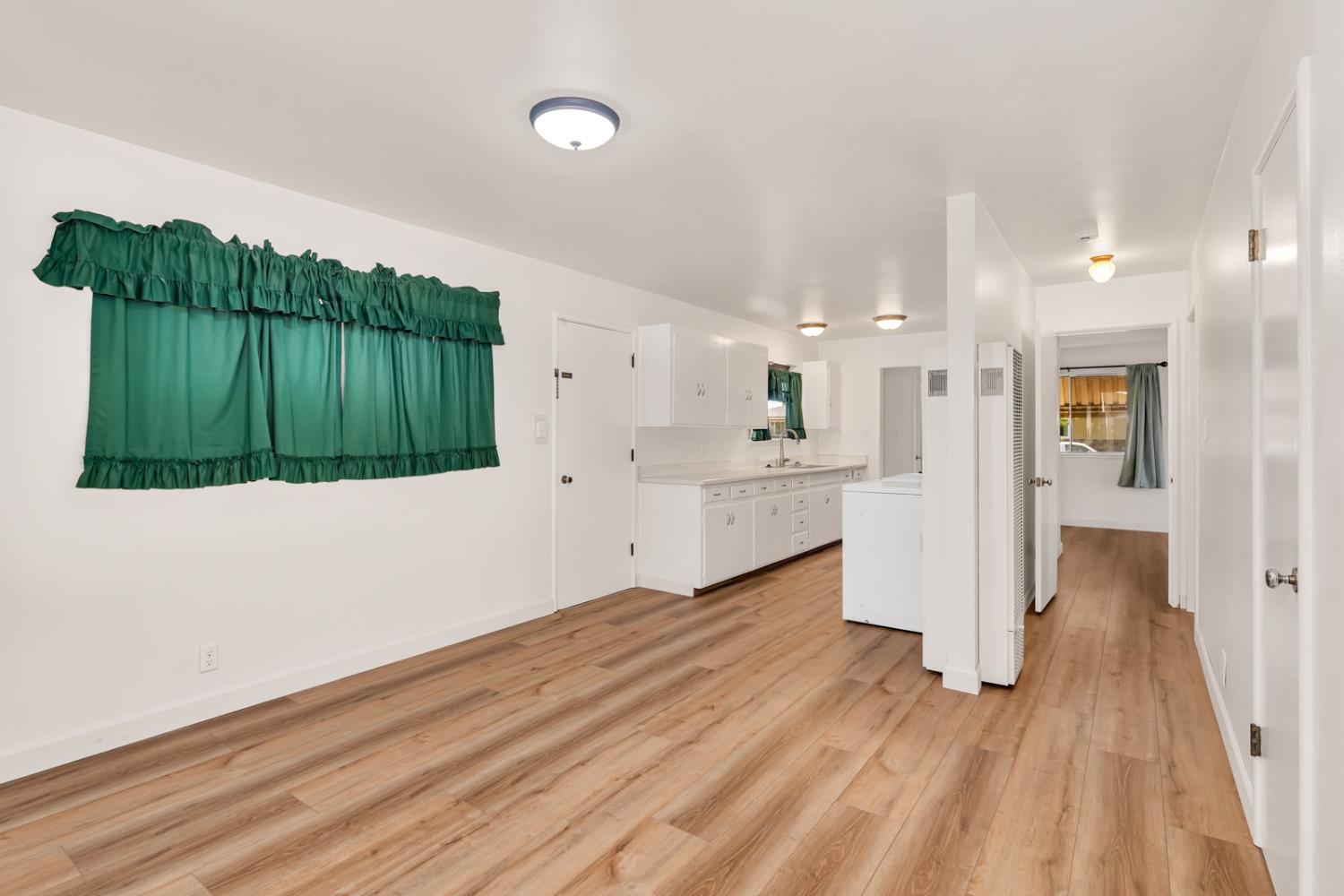 1030 W Swift Ave, Fresno, CA 93705