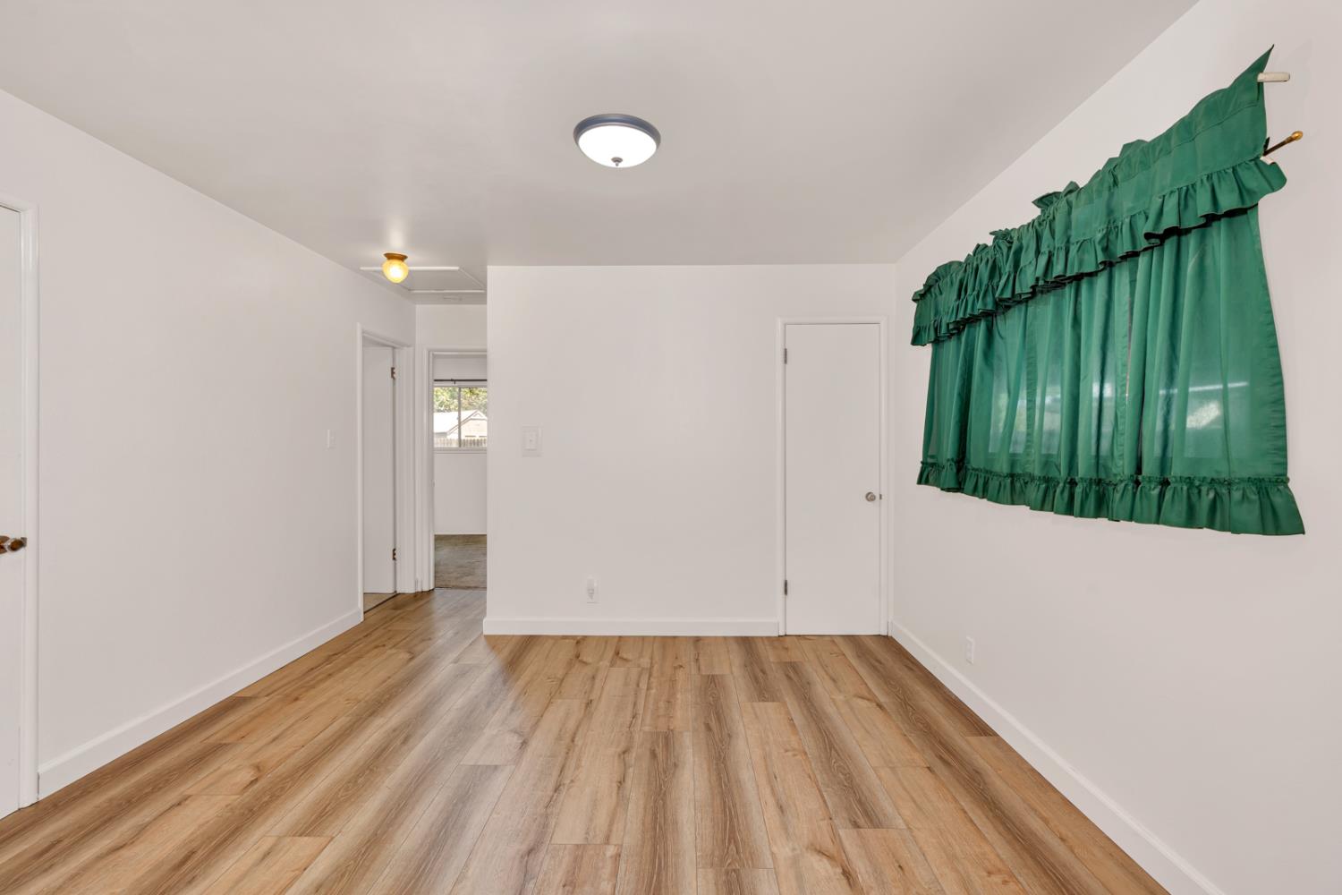 1030 W Swift Ave, Fresno, CA 93705