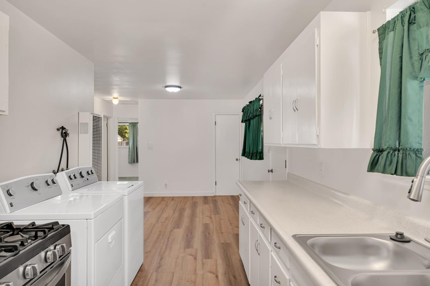 1030 W Swift Ave, Fresno, CA 93705