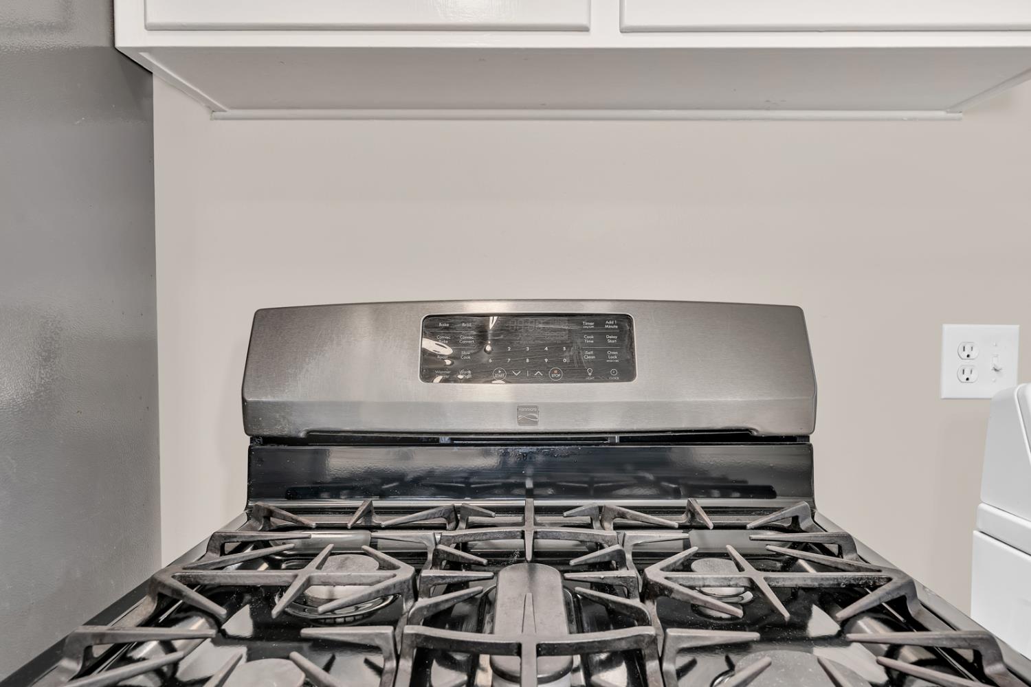 1030 W Swift Ave, Fresno, CA 93705
