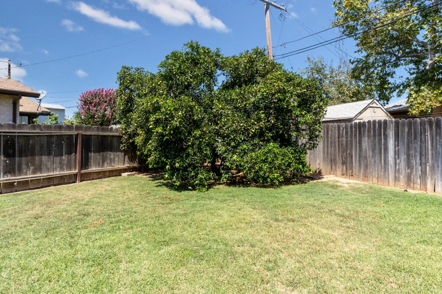 1030 W Swift Ave, Fresno, CA 93705