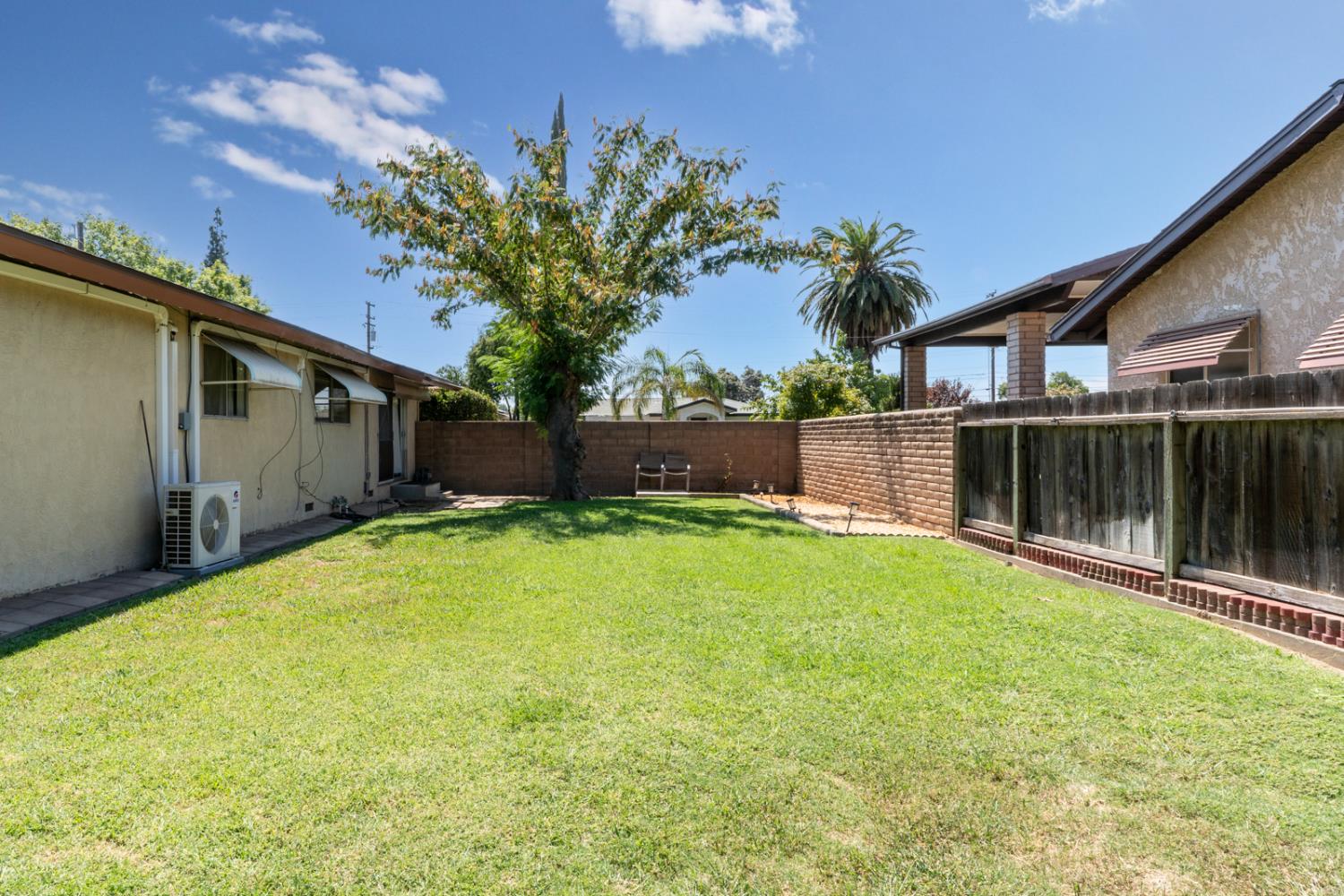 1030 W Swift Ave, Fresno, CA 93705