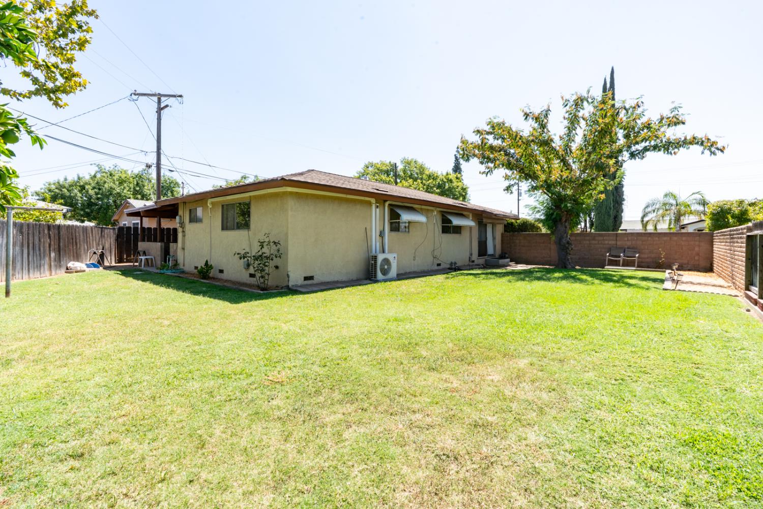 1030 W Swift Ave, Fresno, CA 93705