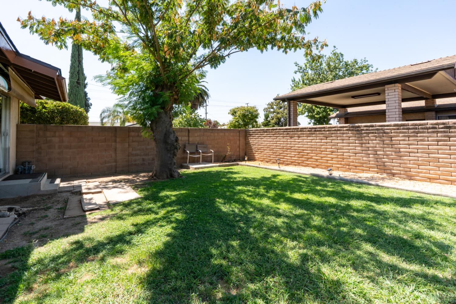 1030 W Swift Ave, Fresno, CA 93705