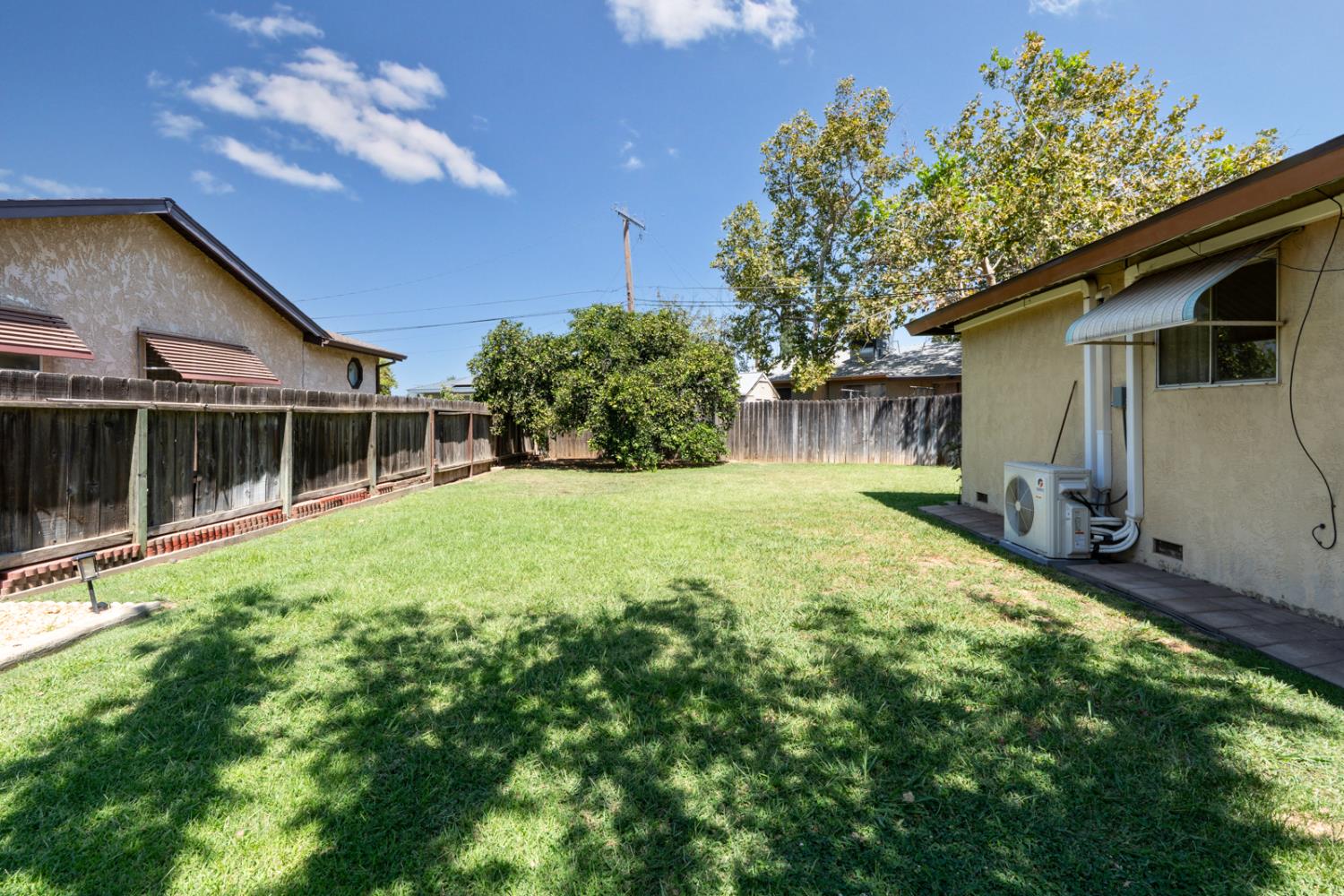 1030 W Swift Ave, Fresno, CA 93705