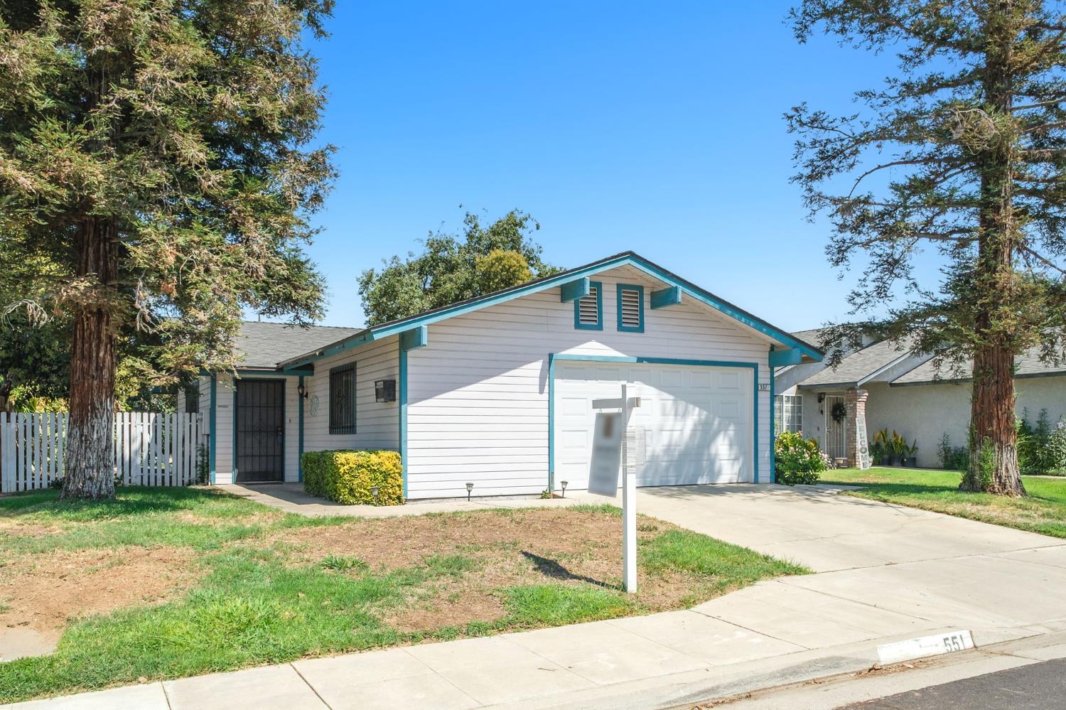 551 W Pat Dr, Clovis, CA 93612
