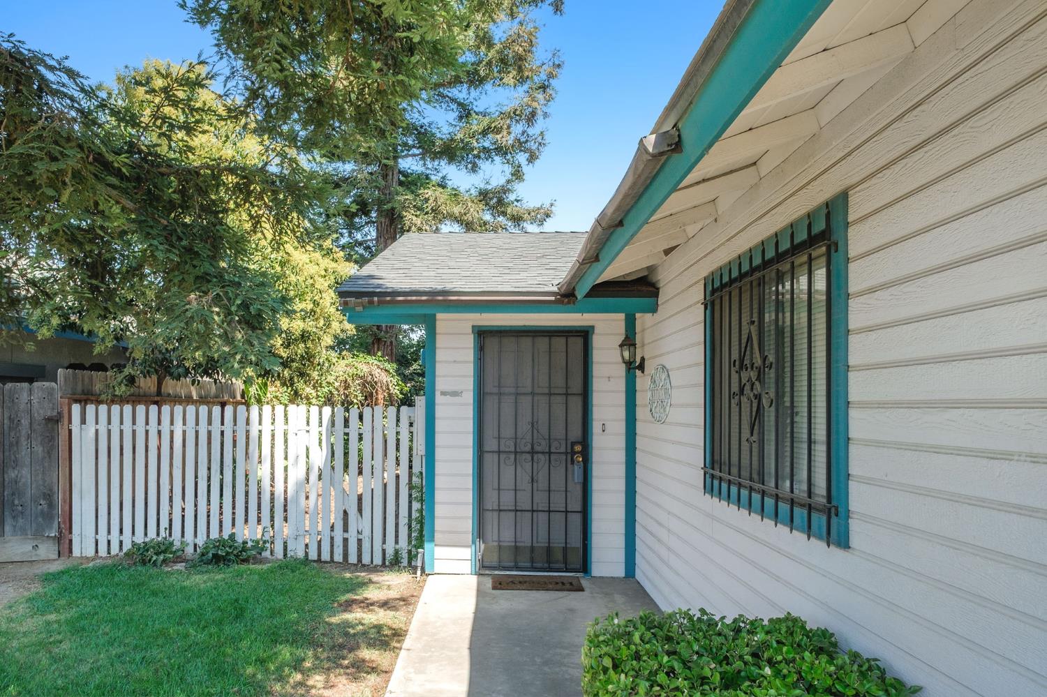 551 W Pat Dr, Clovis, CA 93612