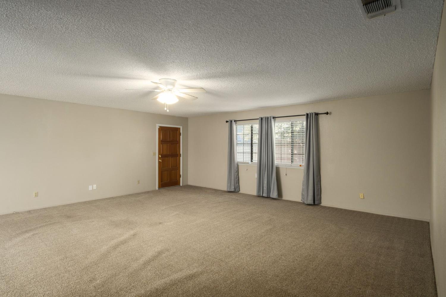 551 W Pat Dr, Clovis, CA 93612