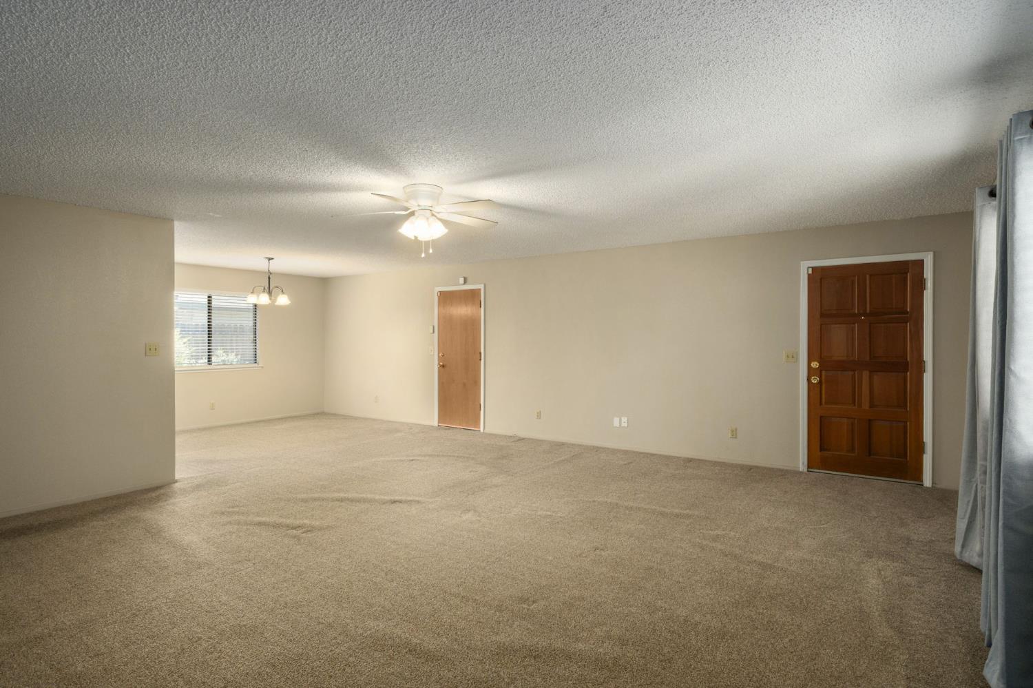 551 W Pat Dr, Clovis, CA 93612
