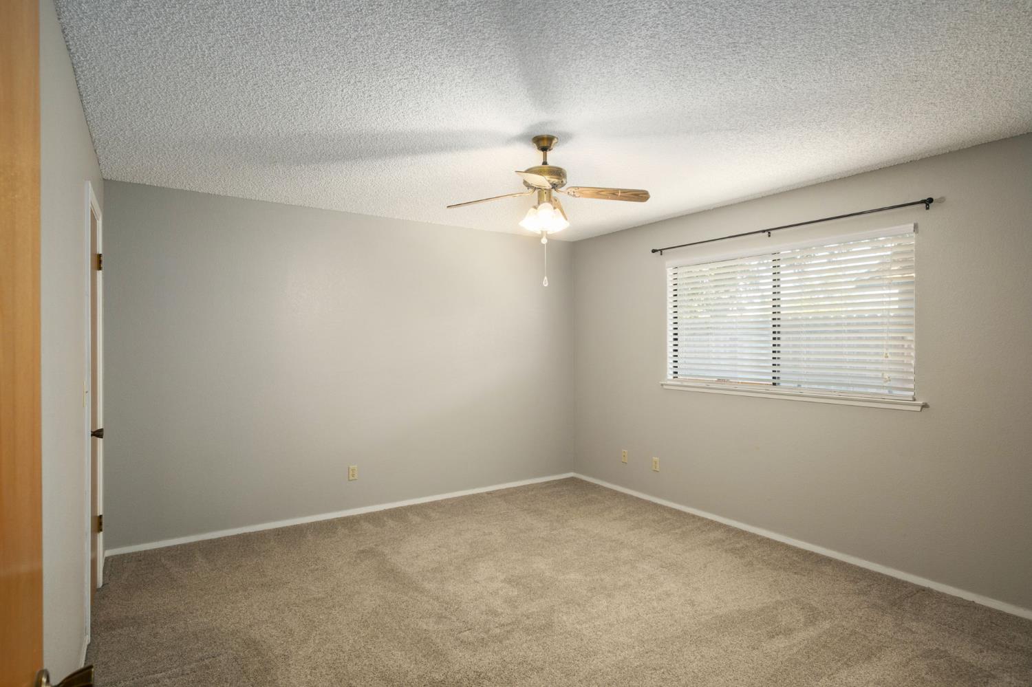 551 W Pat Dr, Clovis, CA 93612