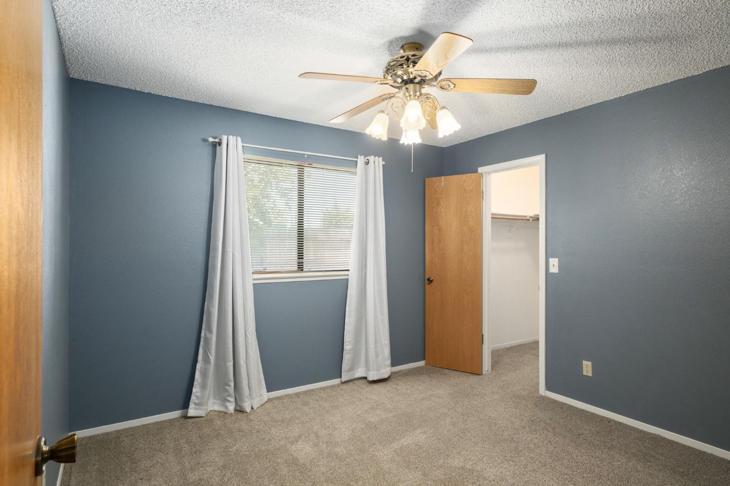 551 W Pat Dr, Clovis, CA 93612
