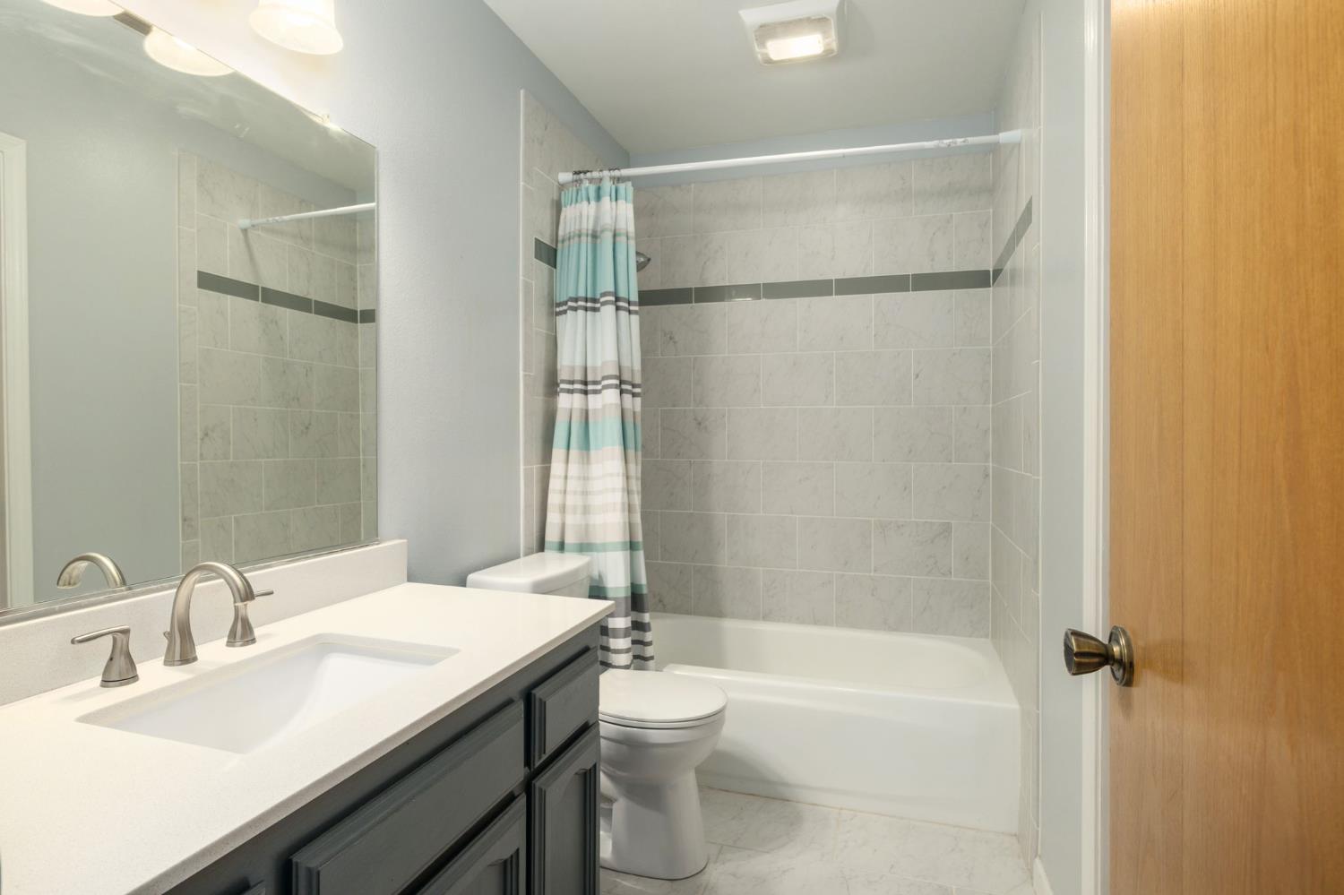 551 W Pat Dr, Clovis, CA 93612