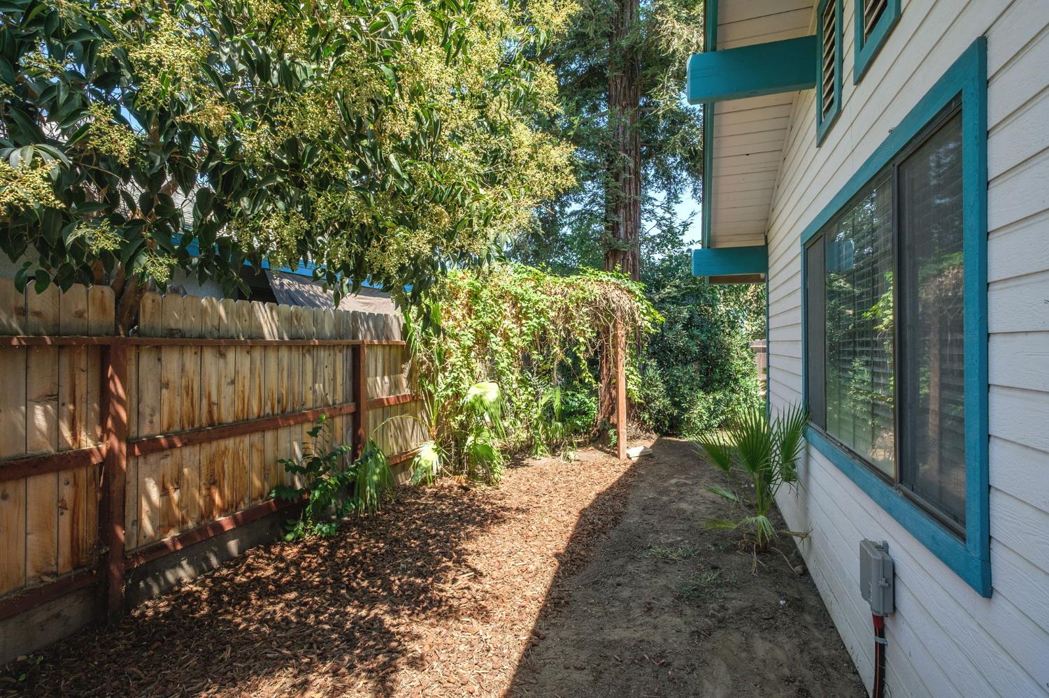 551 W Pat Dr, Clovis, CA 93612