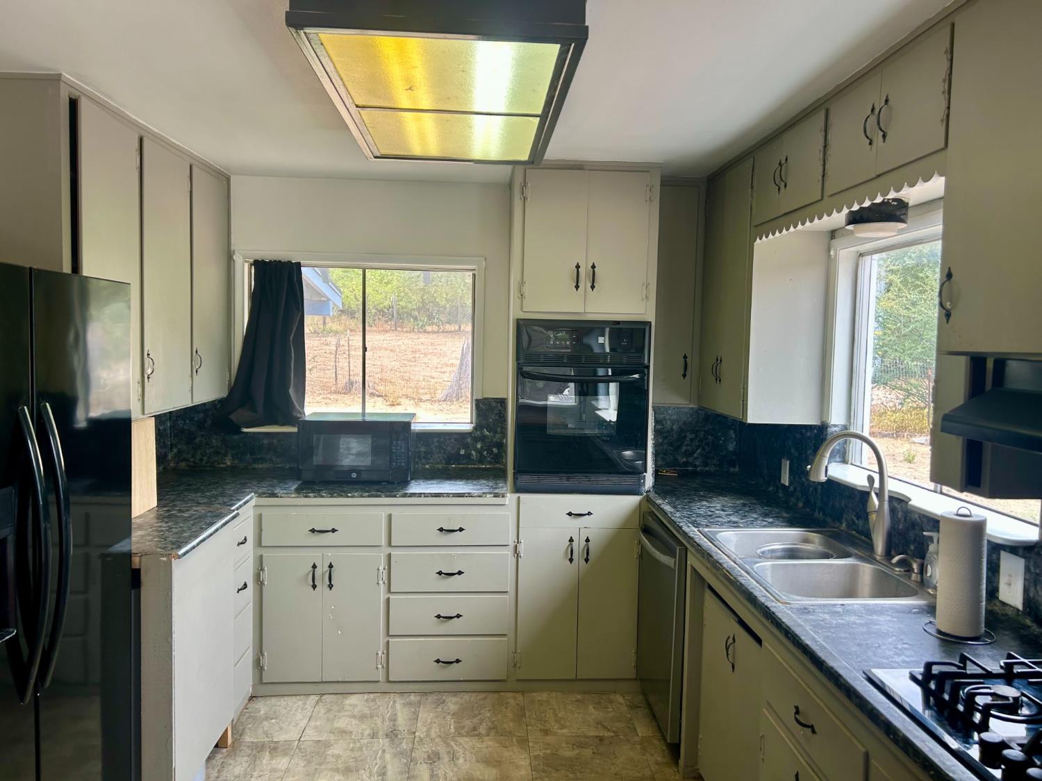 49992 Road 426, #A & #B, Oakhurst, CA 93644