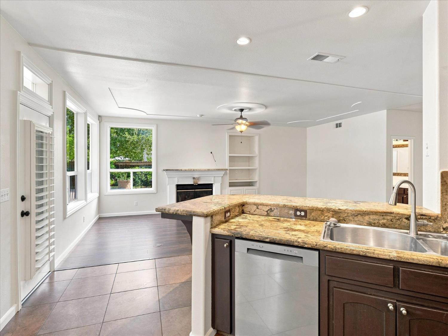1646 E Desert Island Dr, Fresno, CA 93730