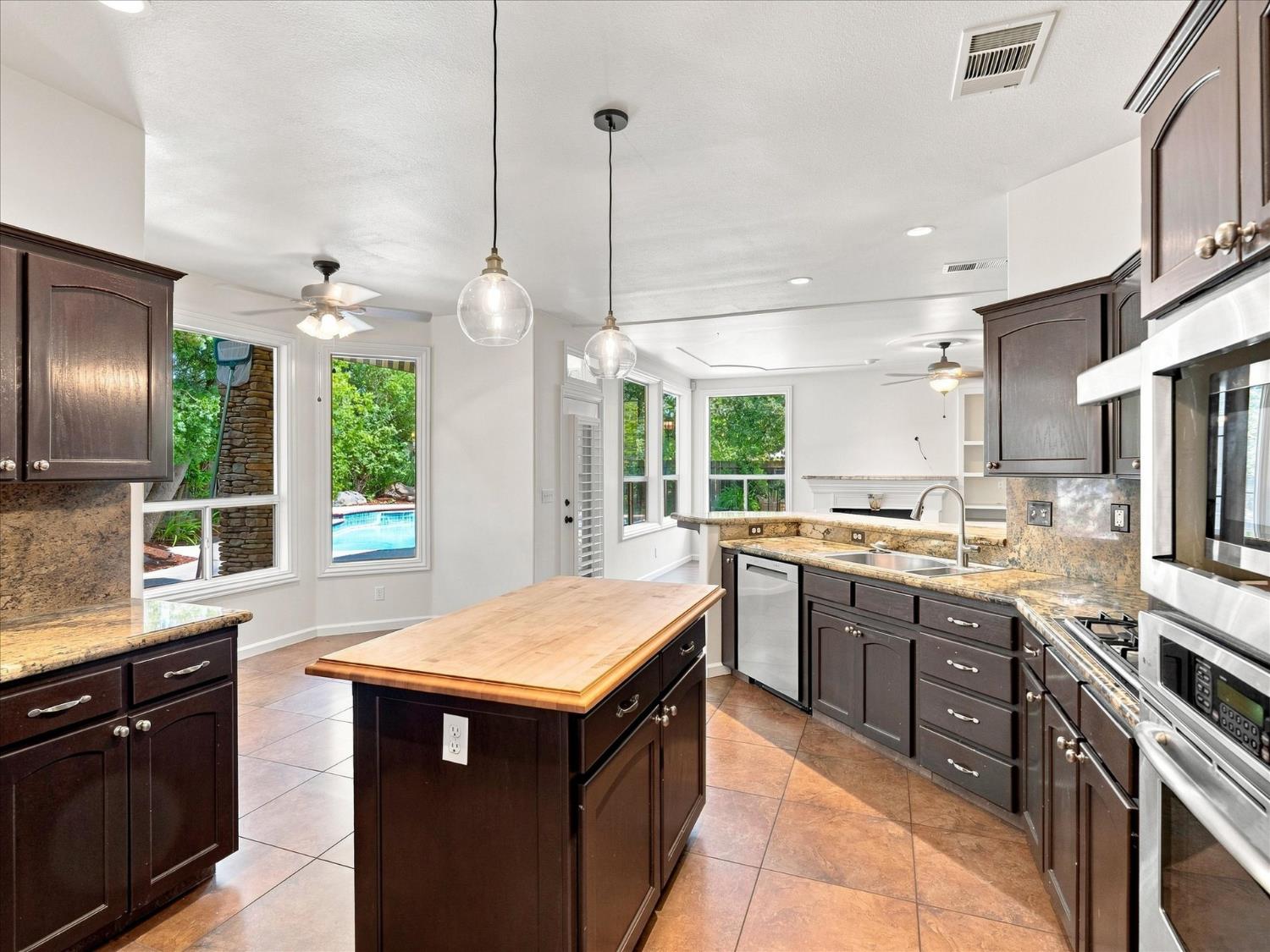 1646 E Desert Island Dr, Fresno, CA 93730