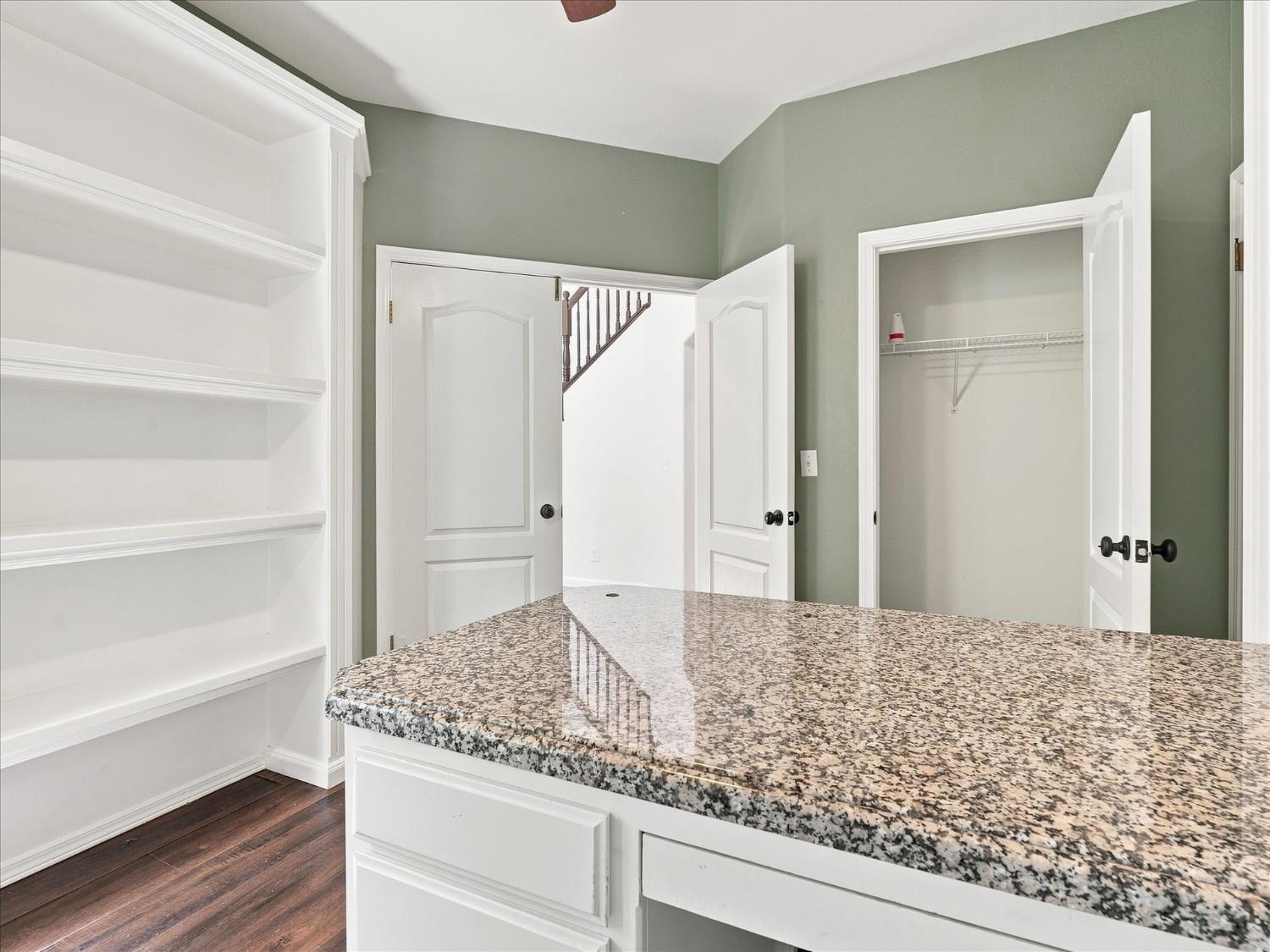 1646 E Desert Island Dr, Fresno, CA 93730