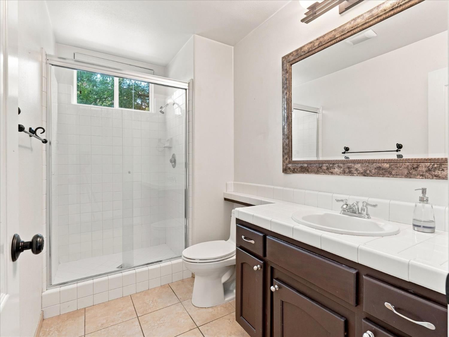 1646 E Desert Island Dr, Fresno, CA 93730