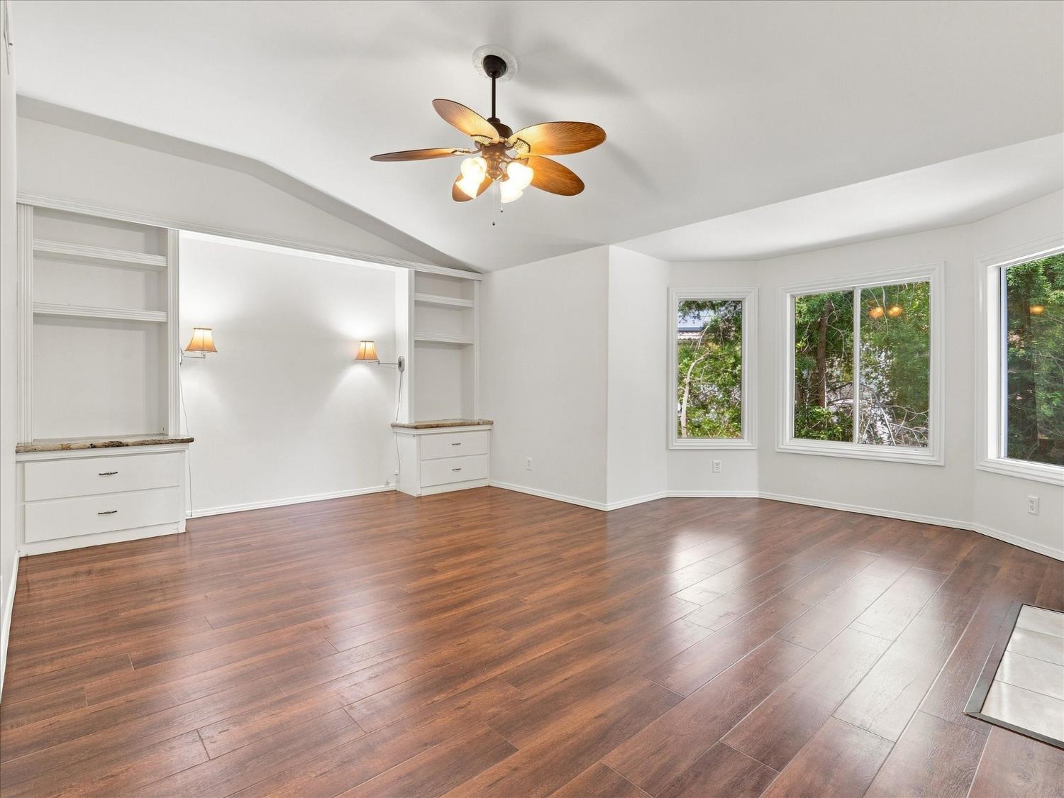1646 E Desert Island Dr, Fresno, CA 93730