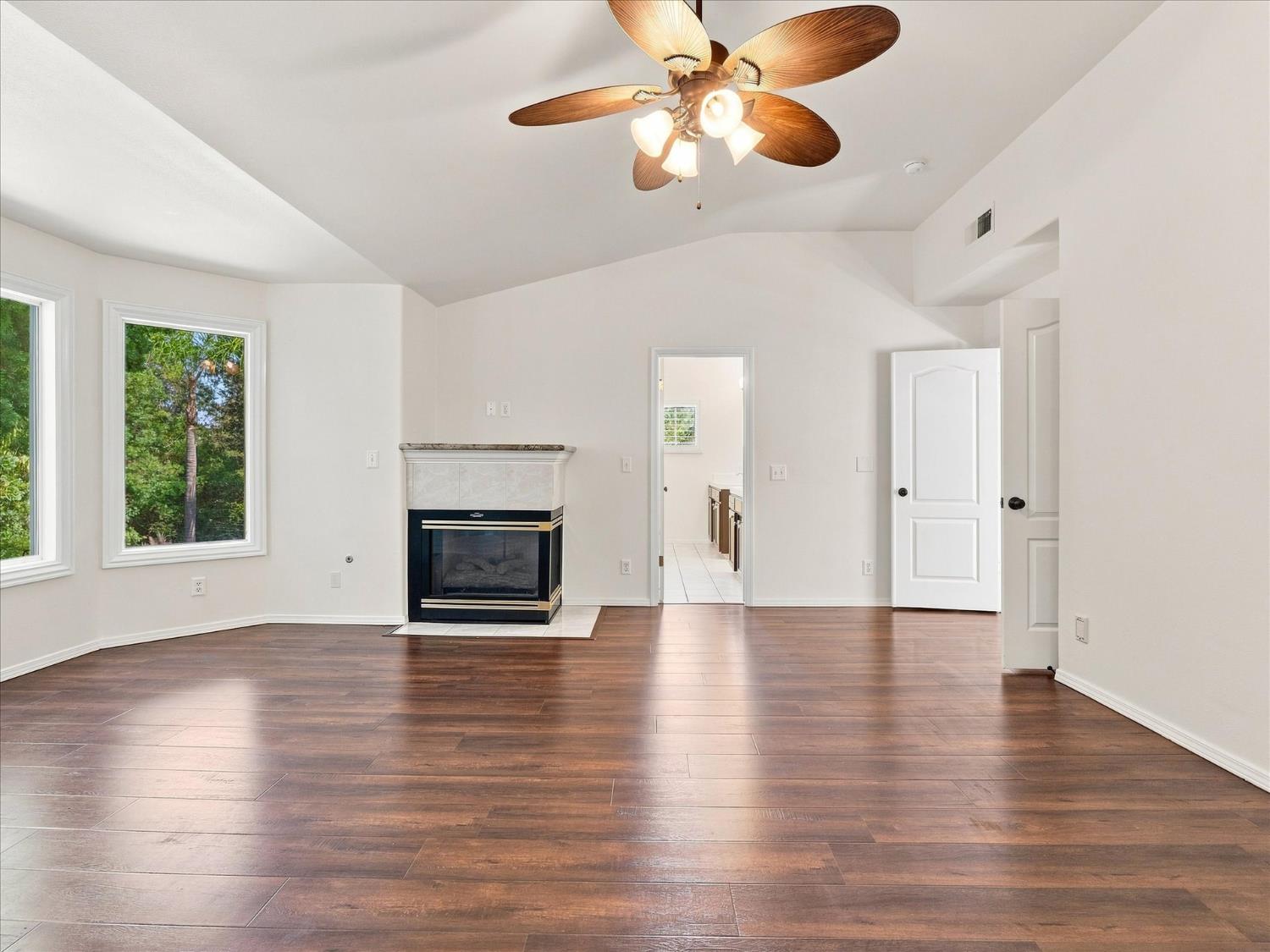 1646 E Desert Island Dr, Fresno, CA 93730