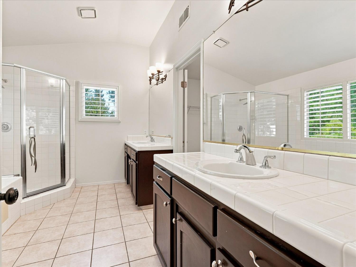 1646 E Desert Island Dr, Fresno, CA 93730