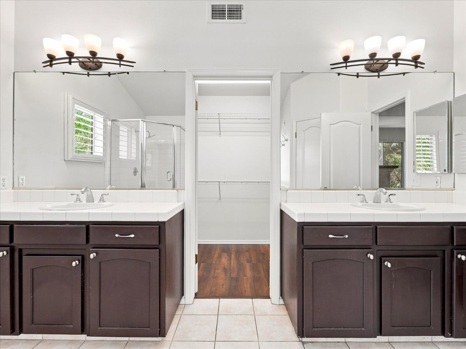 1646 E Desert Island Dr, Fresno, CA 93730