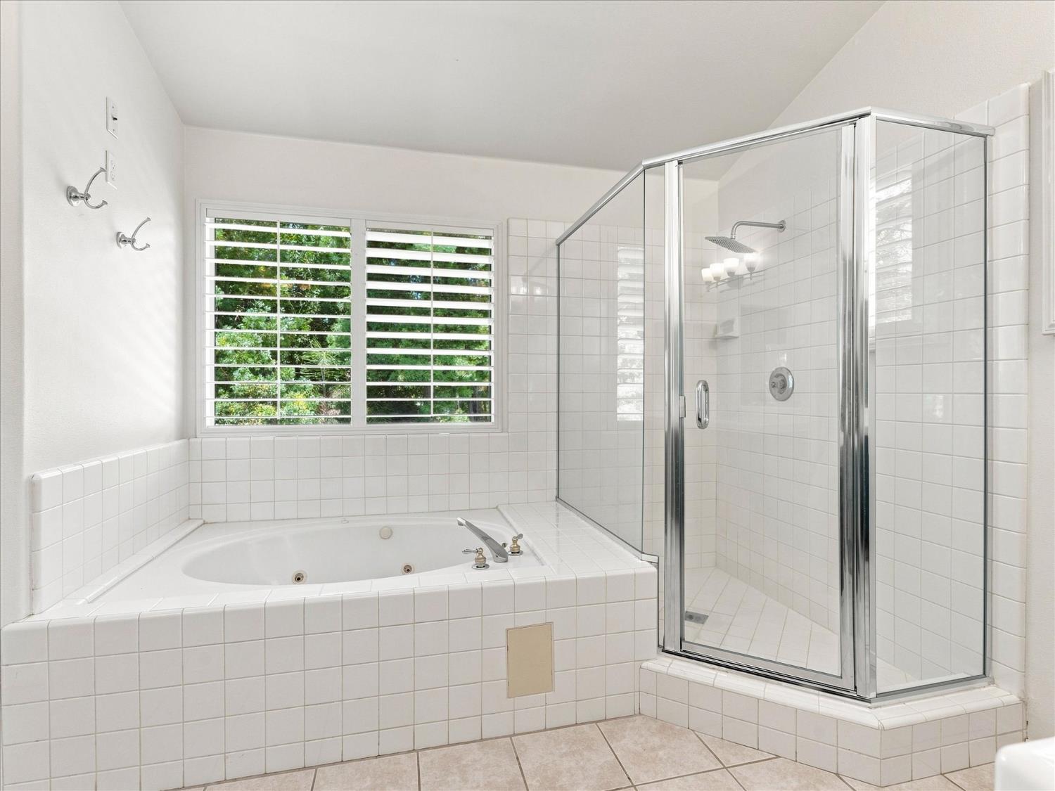 1646 E Desert Island Dr, Fresno, CA 93730