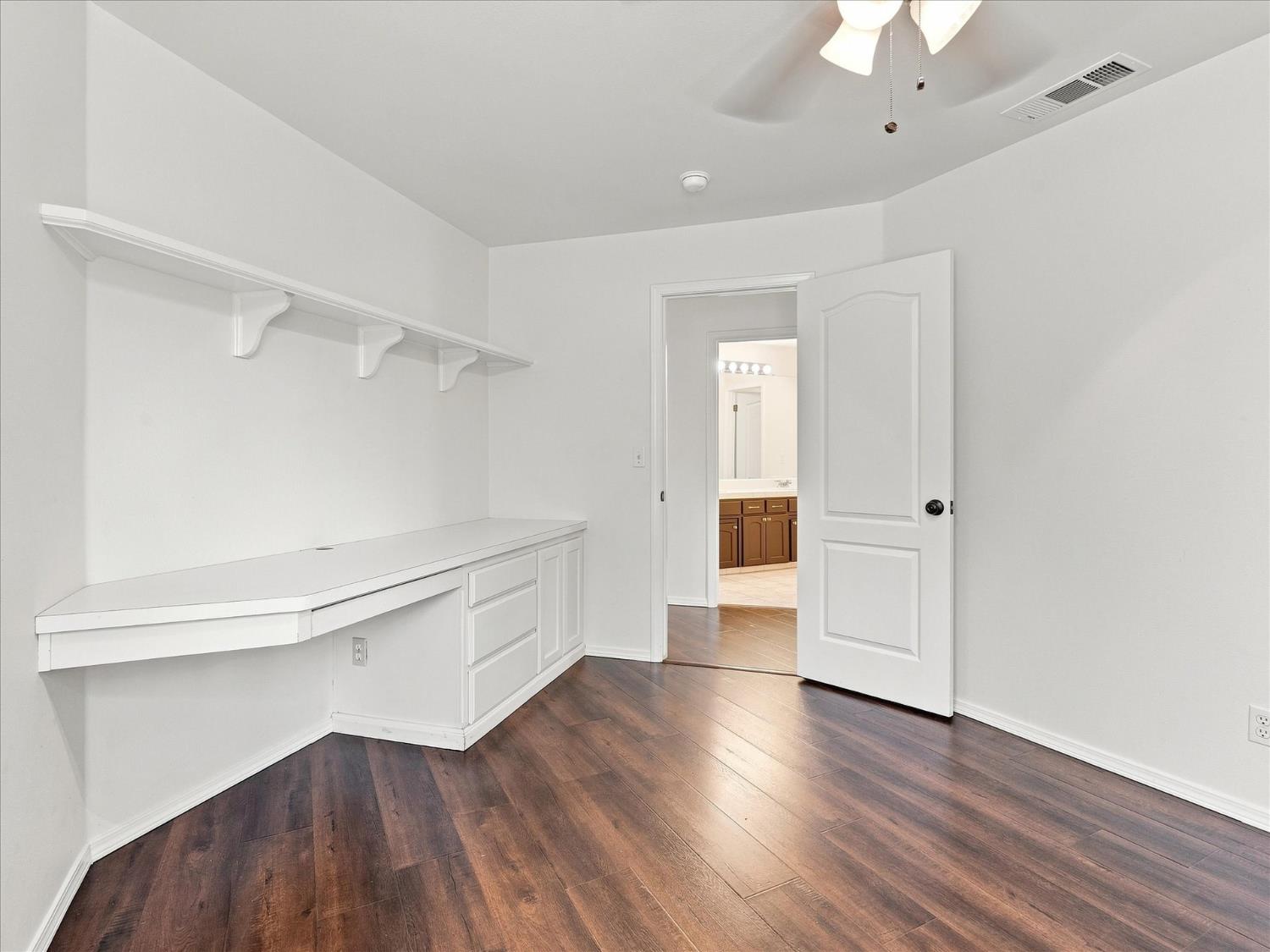 1646 E Desert Island Dr, Fresno, CA 93730