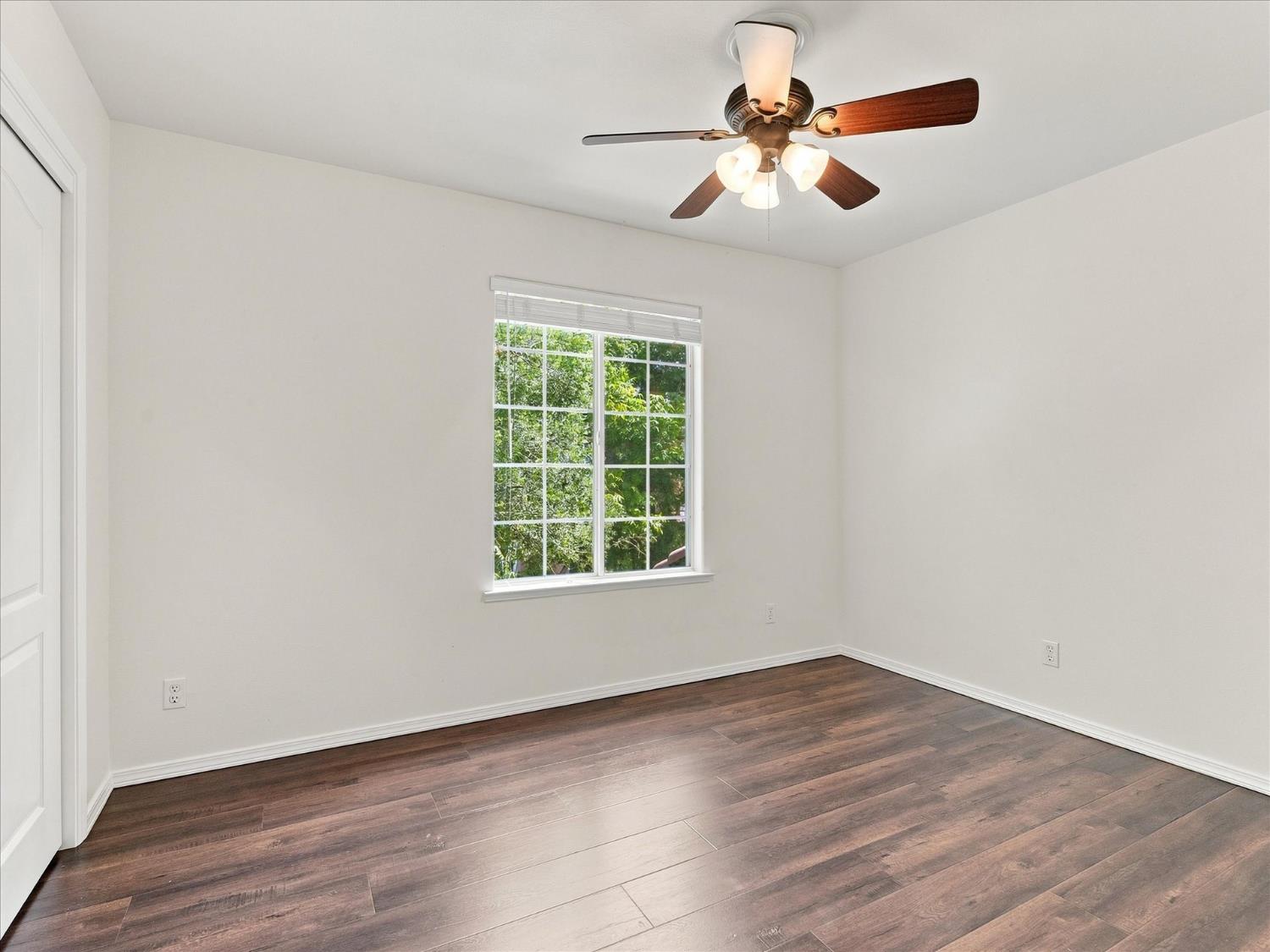 1646 E Desert Island Dr, Fresno, CA 93730