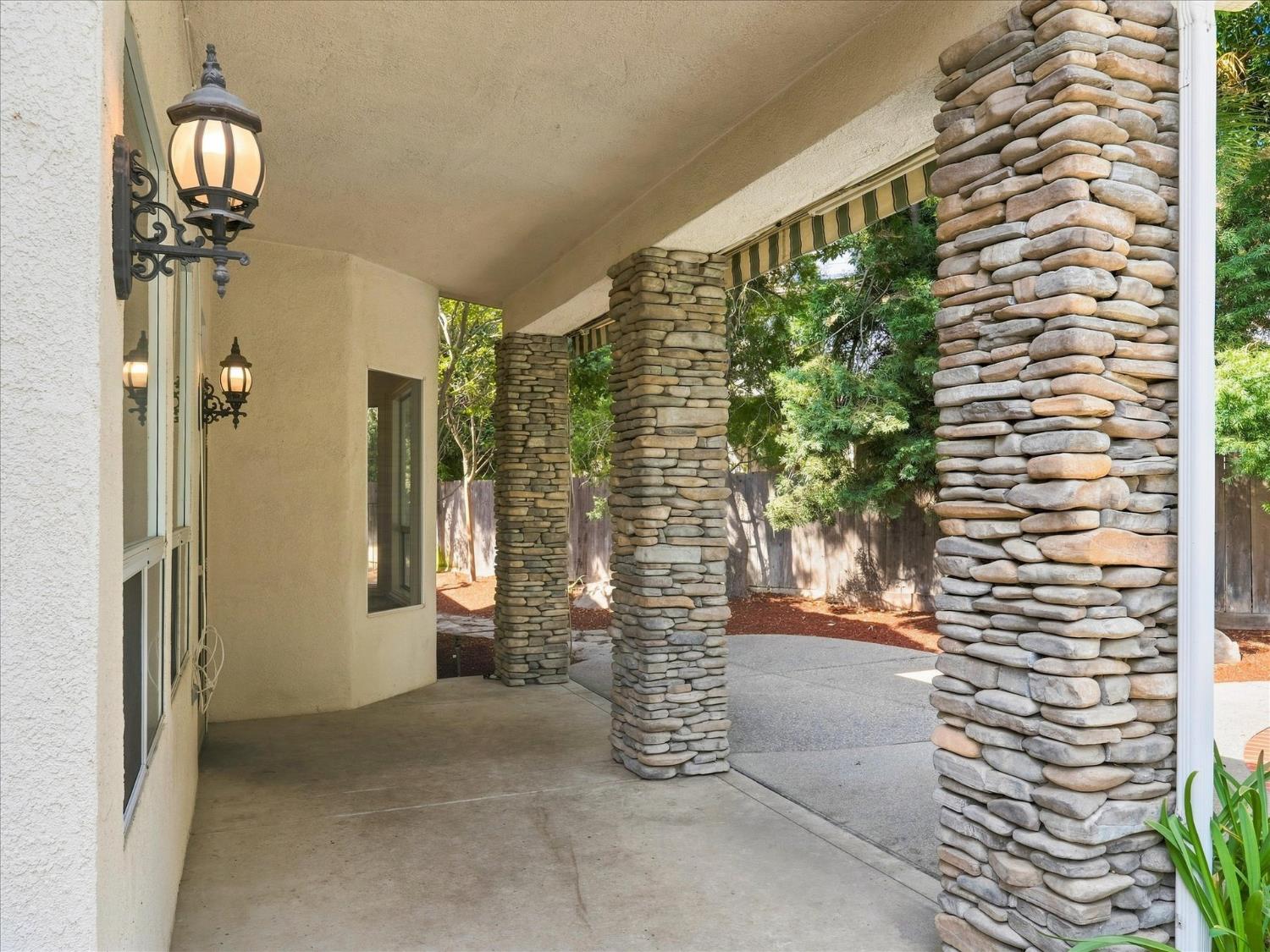 1646 E Desert Island Dr, Fresno, CA 93730