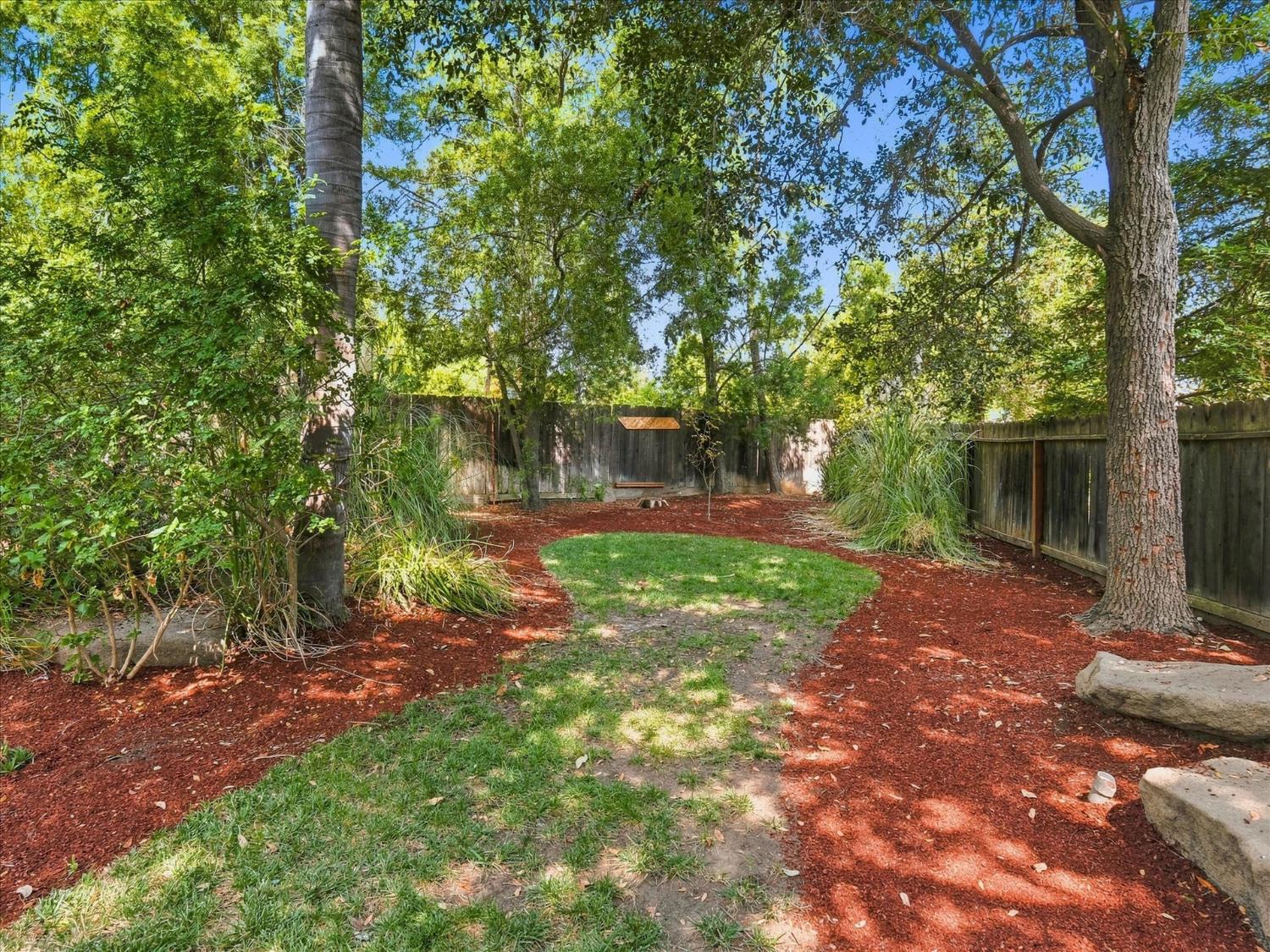 1646 E Desert Island Dr, Fresno, CA 93730