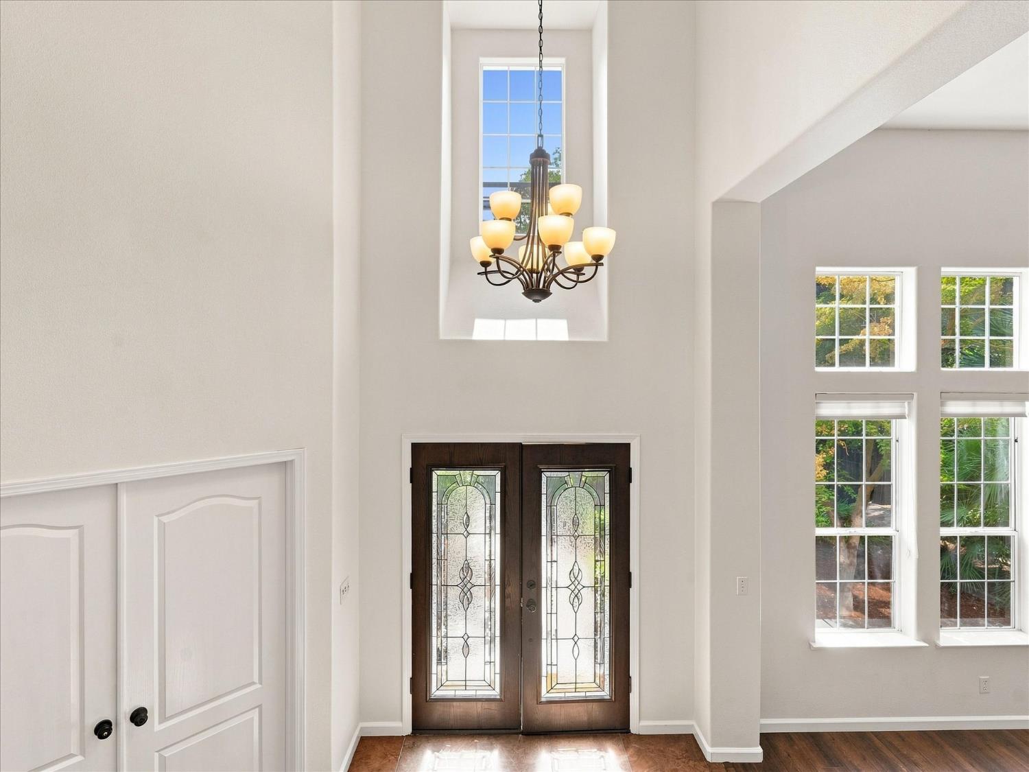 1646 E Desert Island Dr, Fresno, CA 93730
