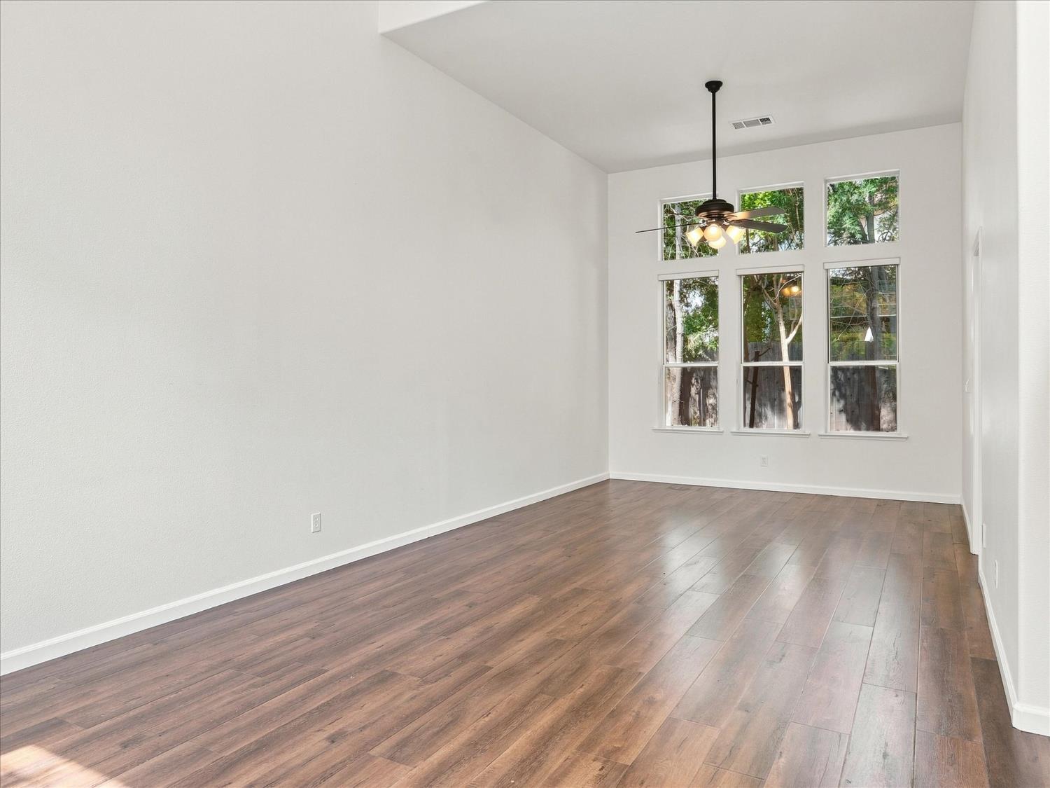 1646 E Desert Island Dr, Fresno, CA 93730