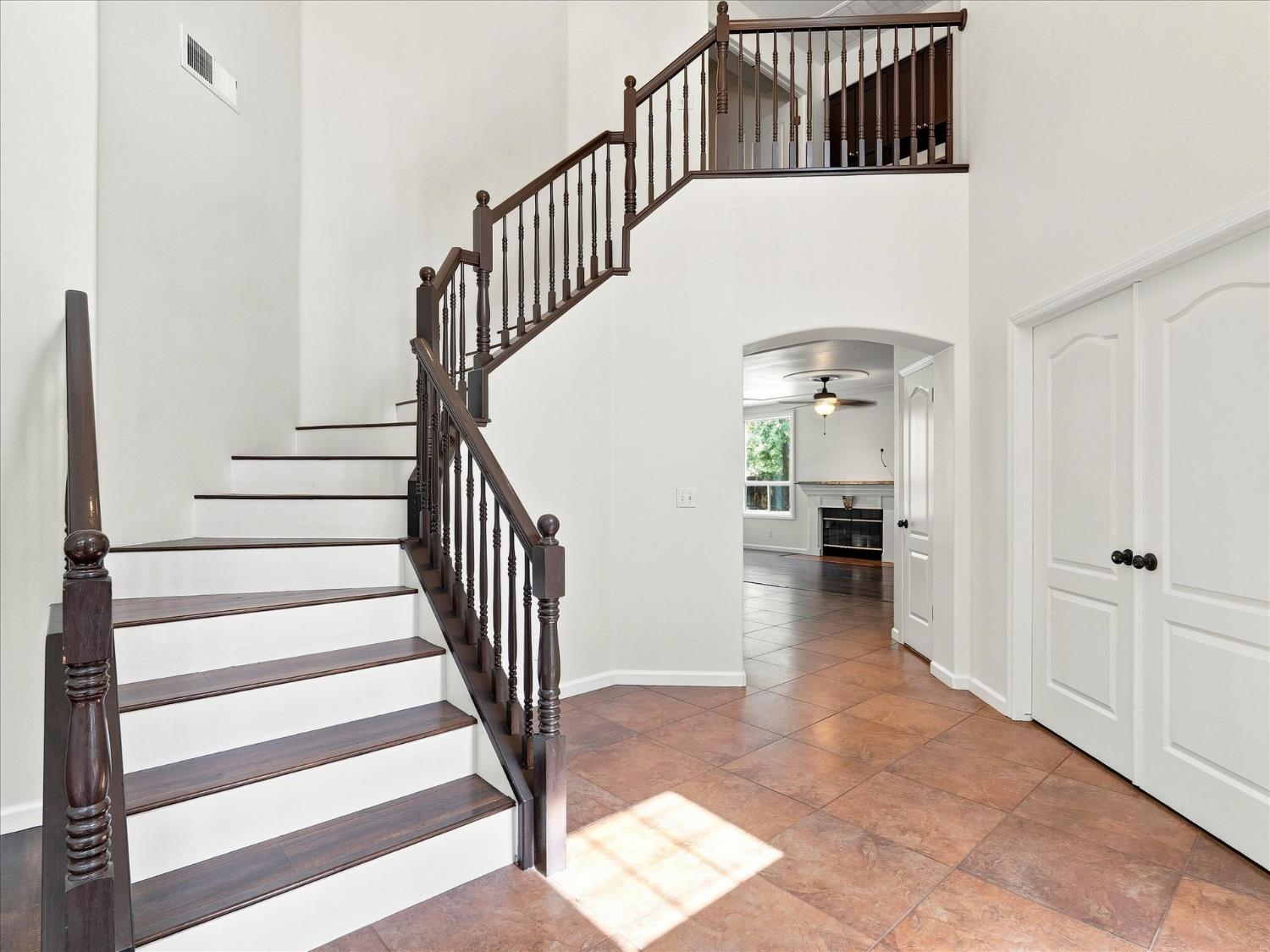 1646 E Desert Island Dr, Fresno, CA 93730