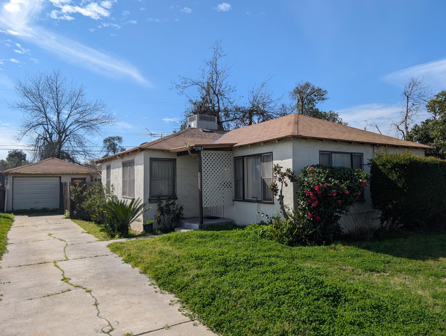 2564 E Floradora Ave, Fresno, CA 93703