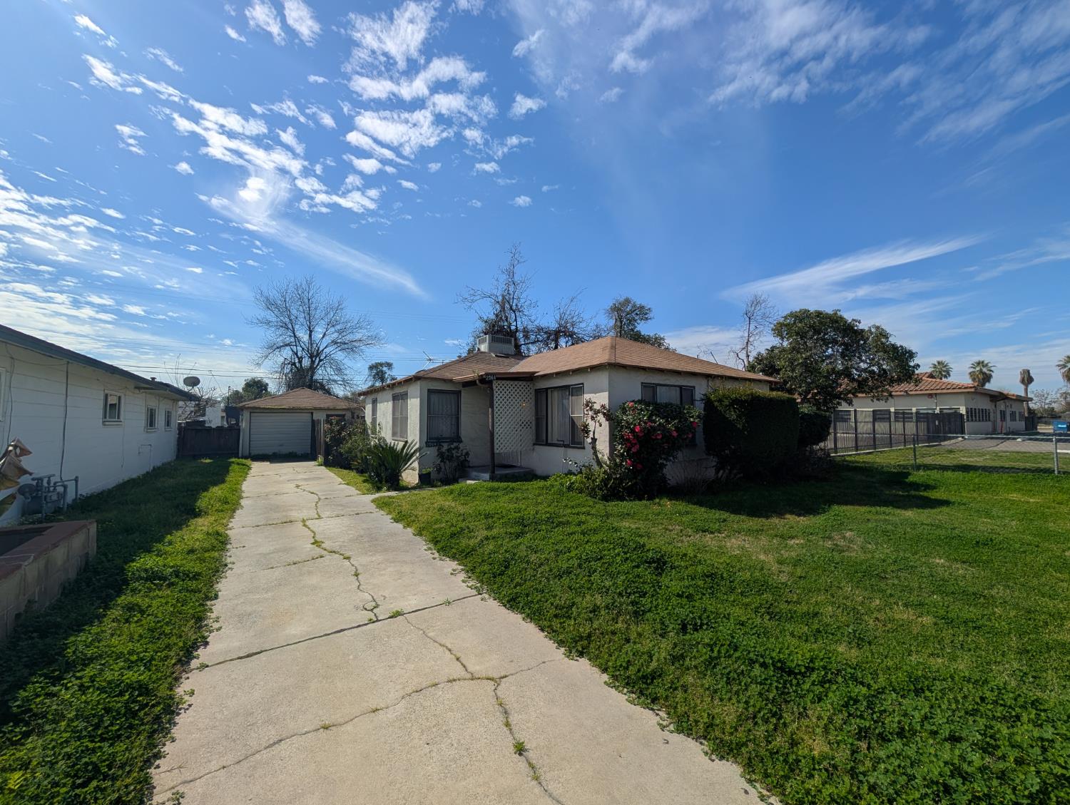2564 E Floradora Ave, Fresno, CA 93703
