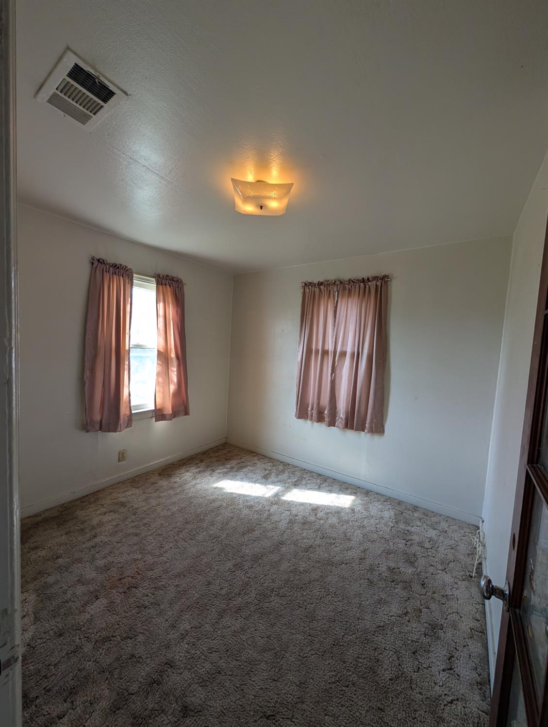 2564 E Floradora Ave, Fresno, CA 93703