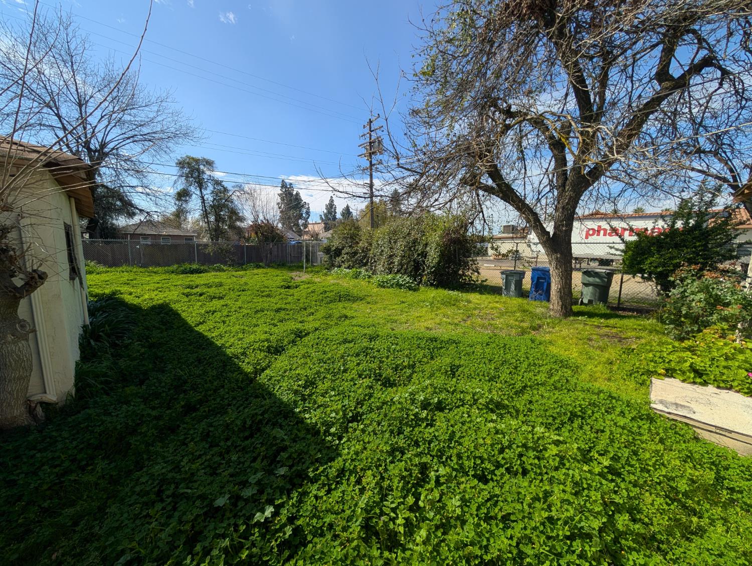 2564 E Floradora Ave, Fresno, CA 93703