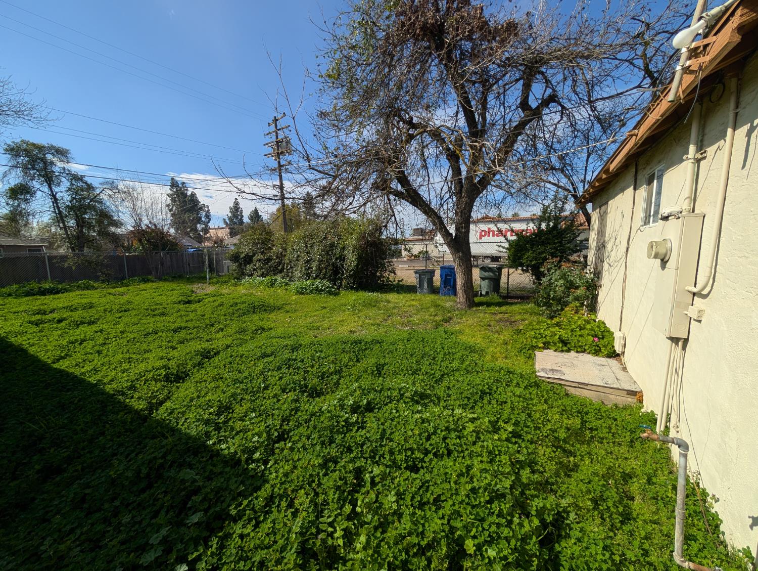 2564 E Floradora Ave, Fresno, CA 93703