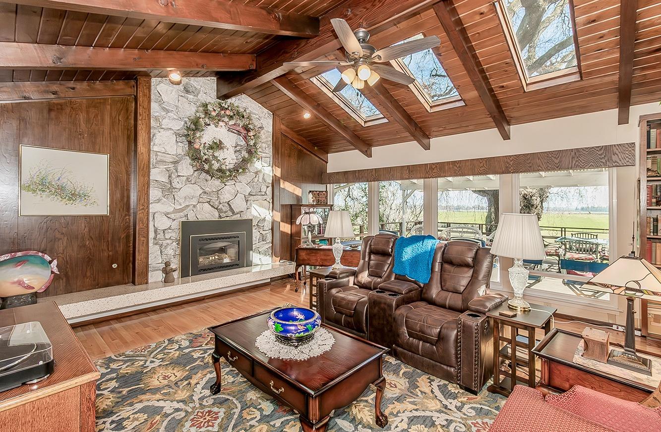 3670 S Newmark Ave, Sanger, CA 93654