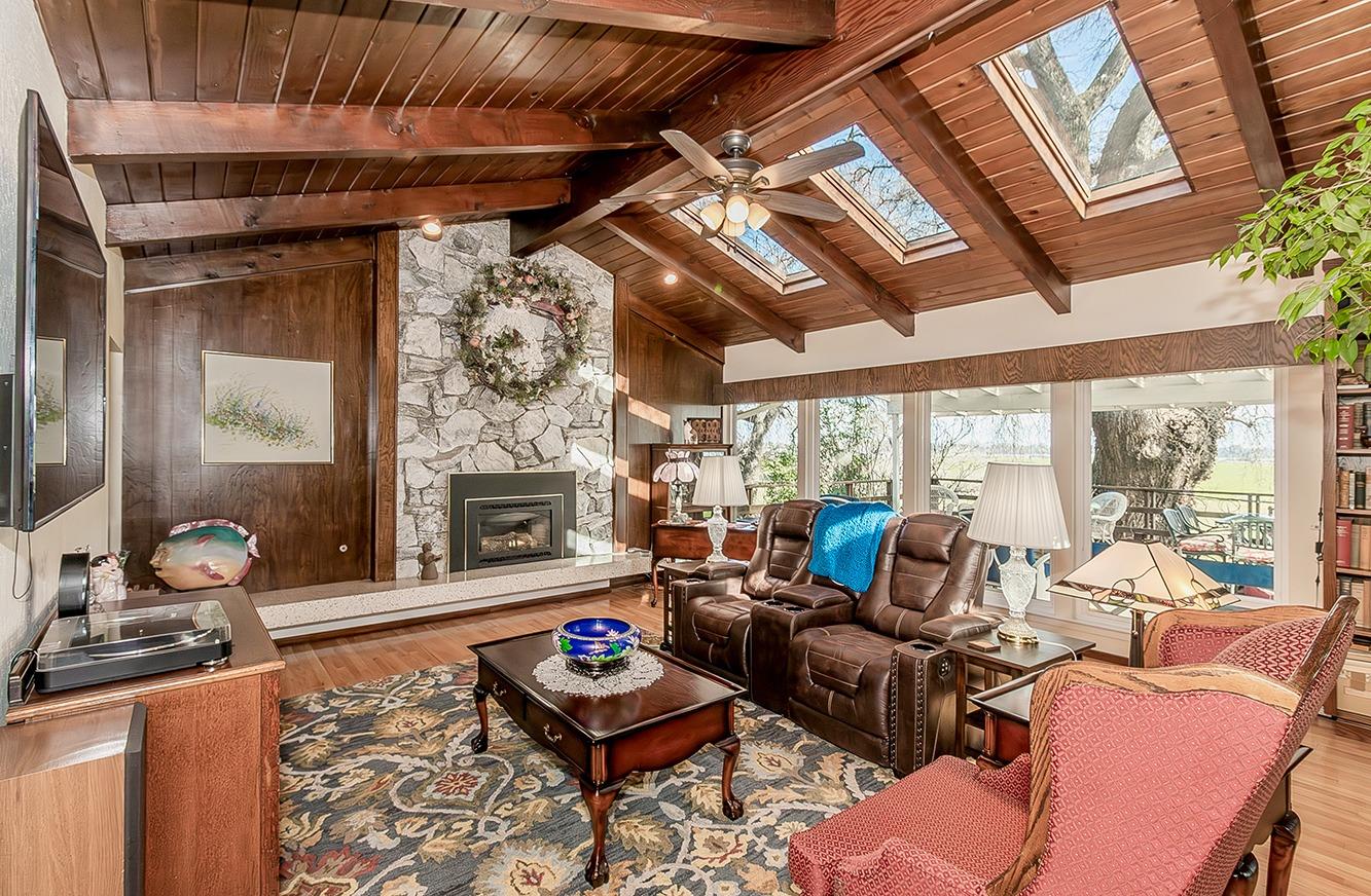 3670 S Newmark Ave, Sanger, CA 93654