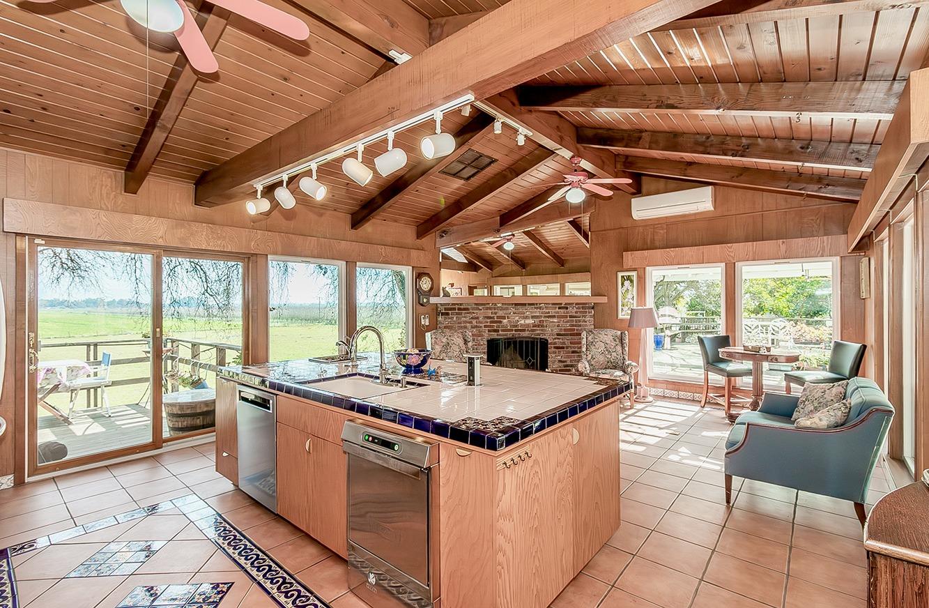 3670 S Newmark Ave, Sanger, CA 93654