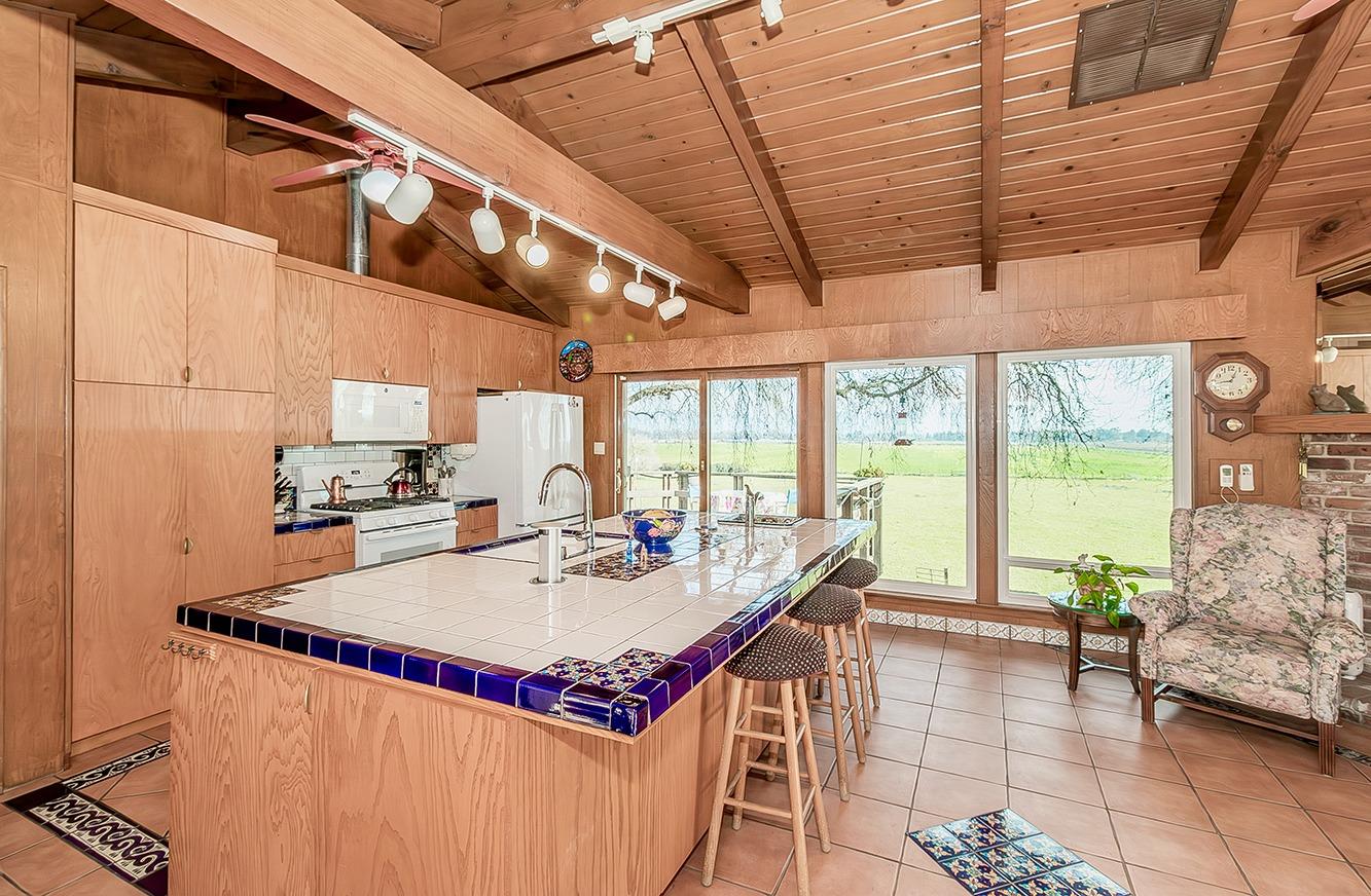 3670 S Newmark Ave, Sanger, CA 93654